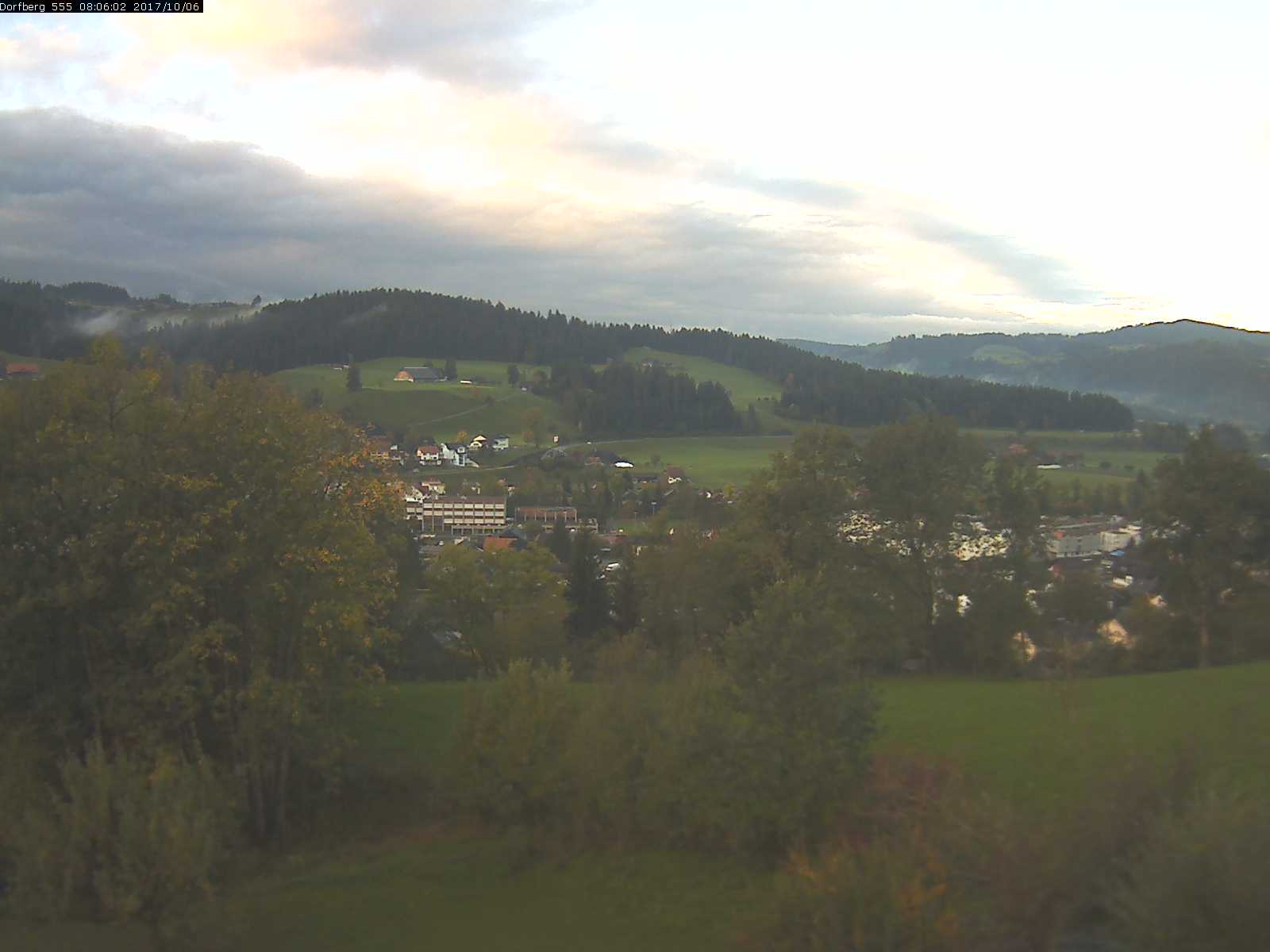 Webcam-Bild: Aussicht vom Dorfberg in Langnau 20171006-080601
