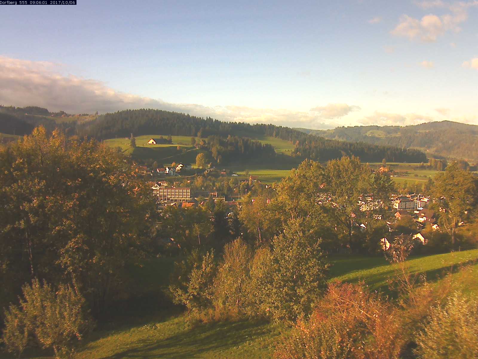 Webcam-Bild: Aussicht vom Dorfberg in Langnau 20171006-090601