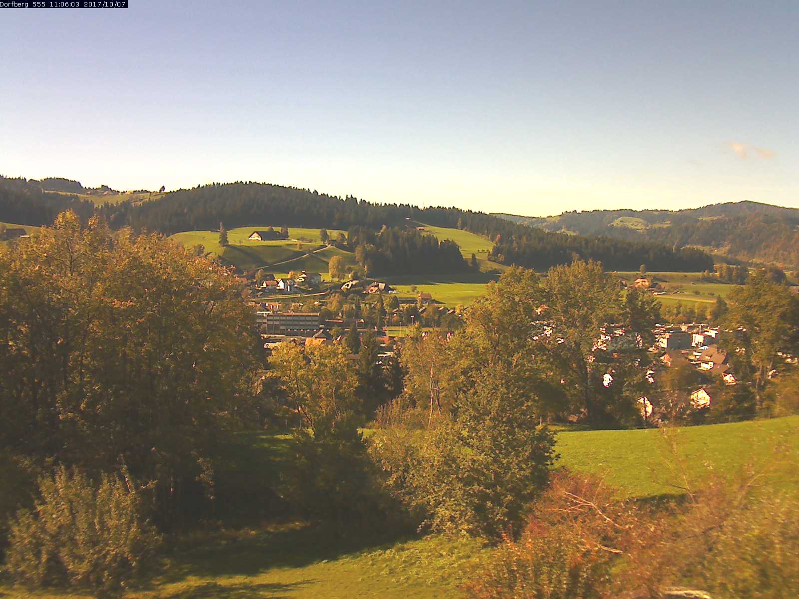 Webcam-Bild: Aussicht vom Dorfberg in Langnau 20171007-110601