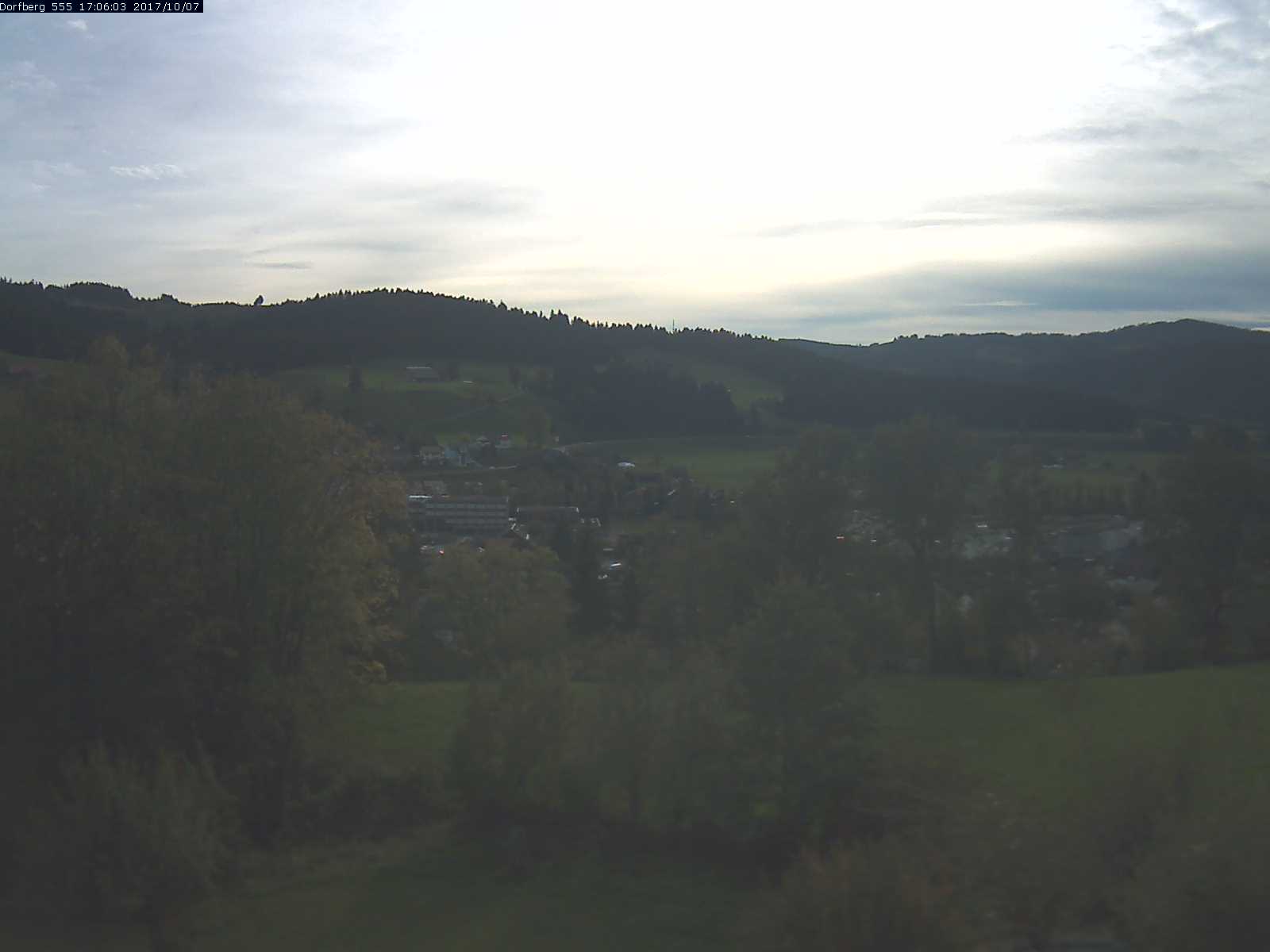 Webcam-Bild: Aussicht vom Dorfberg in Langnau 20171007-170601