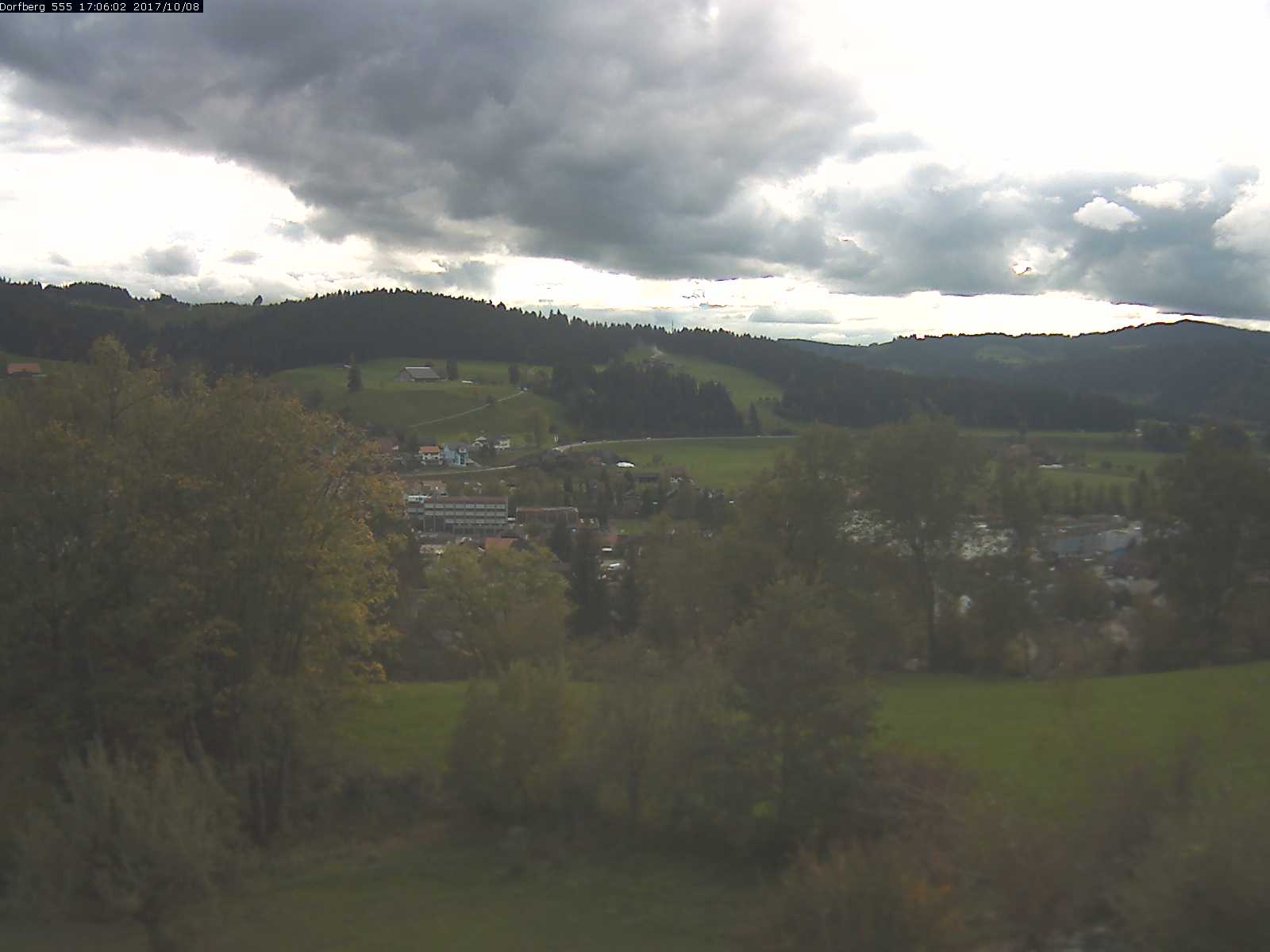 Webcam-Bild: Aussicht vom Dorfberg in Langnau 20171008-170601