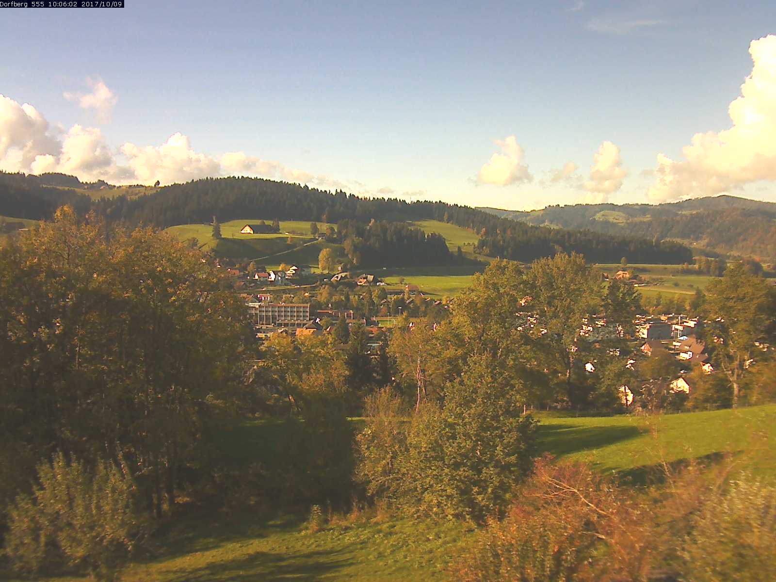 Webcam-Bild: Aussicht vom Dorfberg in Langnau 20171009-100601