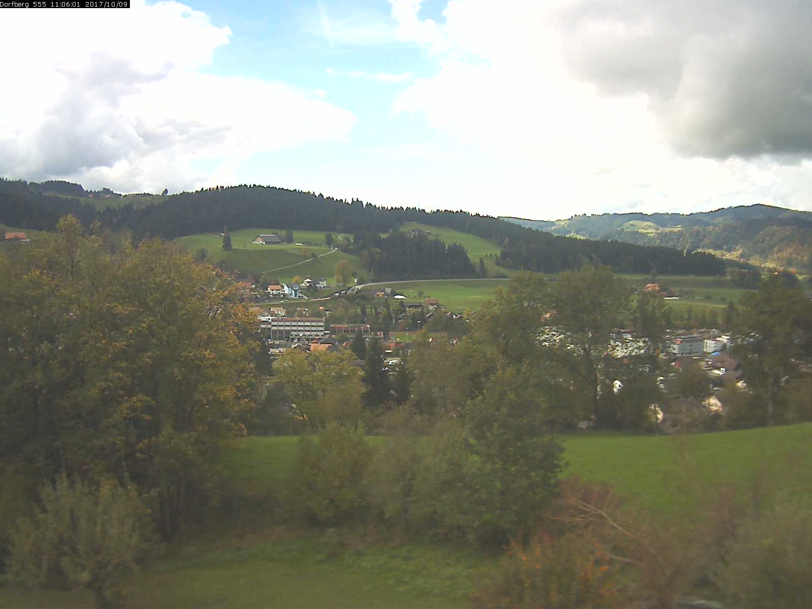 Webcam-Bild: Aussicht vom Dorfberg in Langnau 20171009-110601