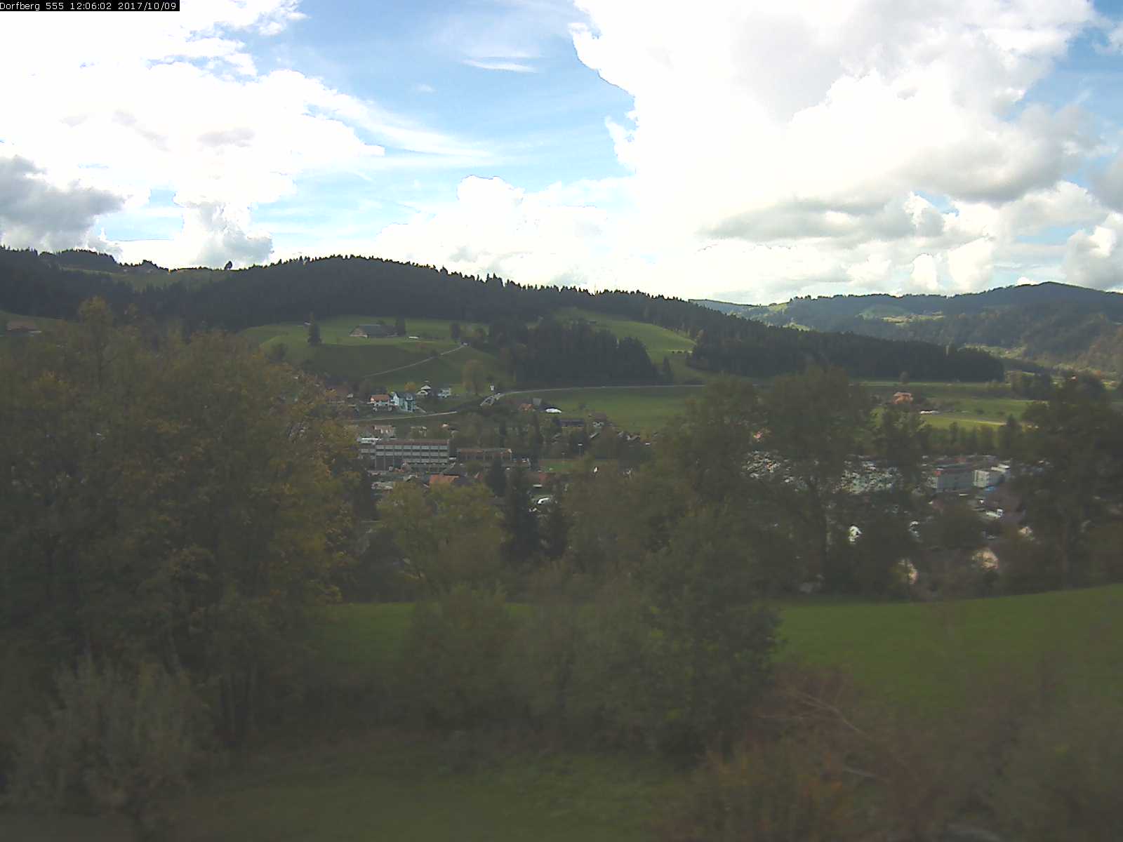 Webcam-Bild: Aussicht vom Dorfberg in Langnau 20171009-120601
