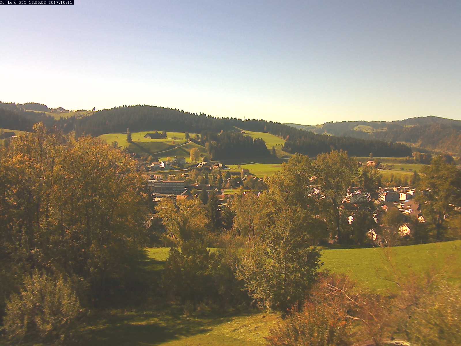 Webcam-Bild: Aussicht vom Dorfberg in Langnau 20171011-120601