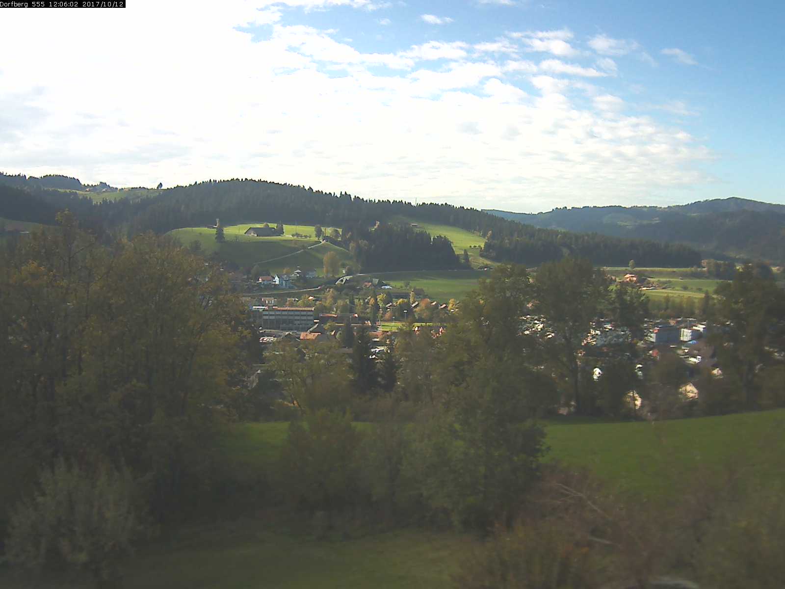 Webcam-Bild: Aussicht vom Dorfberg in Langnau 20171012-120601