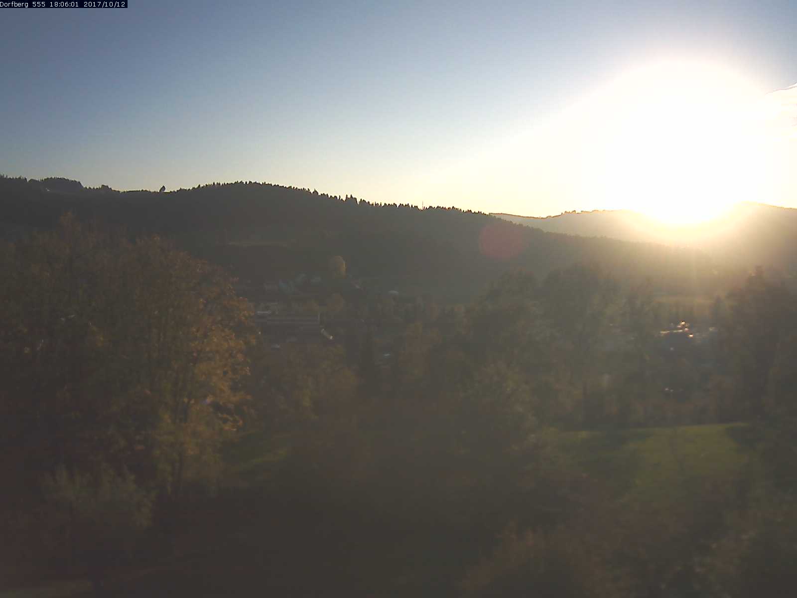 Webcam-Bild: Aussicht vom Dorfberg in Langnau 20171012-180601