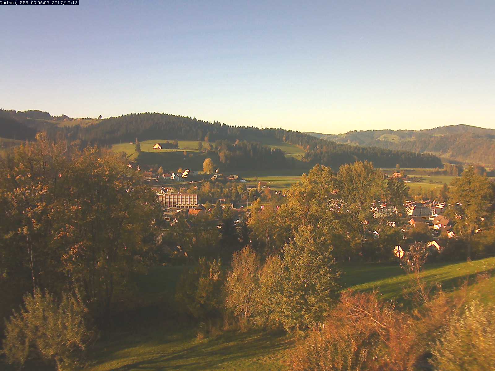 Webcam-Bild: Aussicht vom Dorfberg in Langnau 20171013-090601