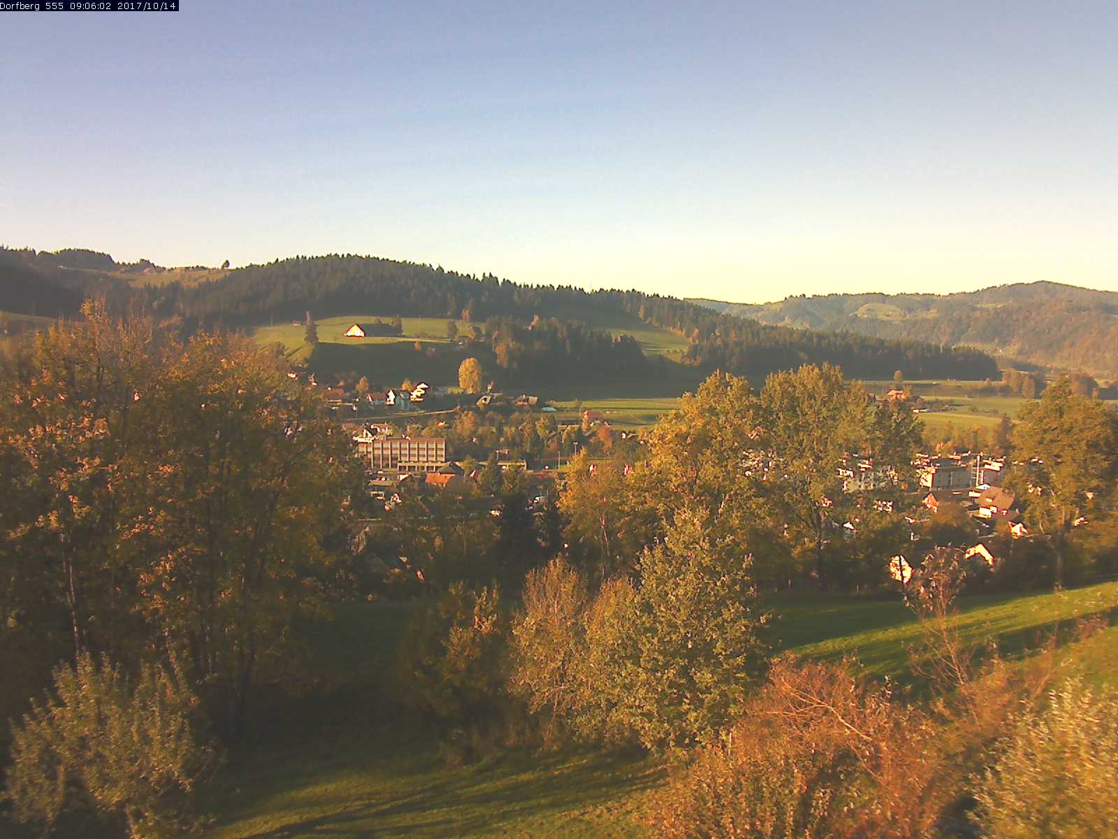 Webcam-Bild: Aussicht vom Dorfberg in Langnau 20171014-090601