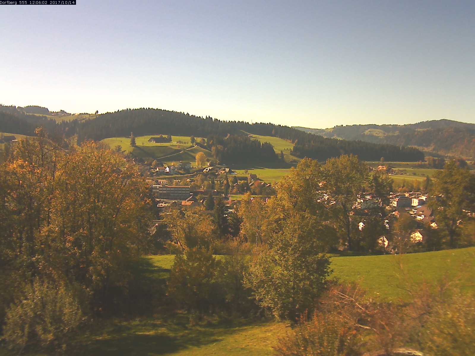 Webcam-Bild: Aussicht vom Dorfberg in Langnau 20171014-120601