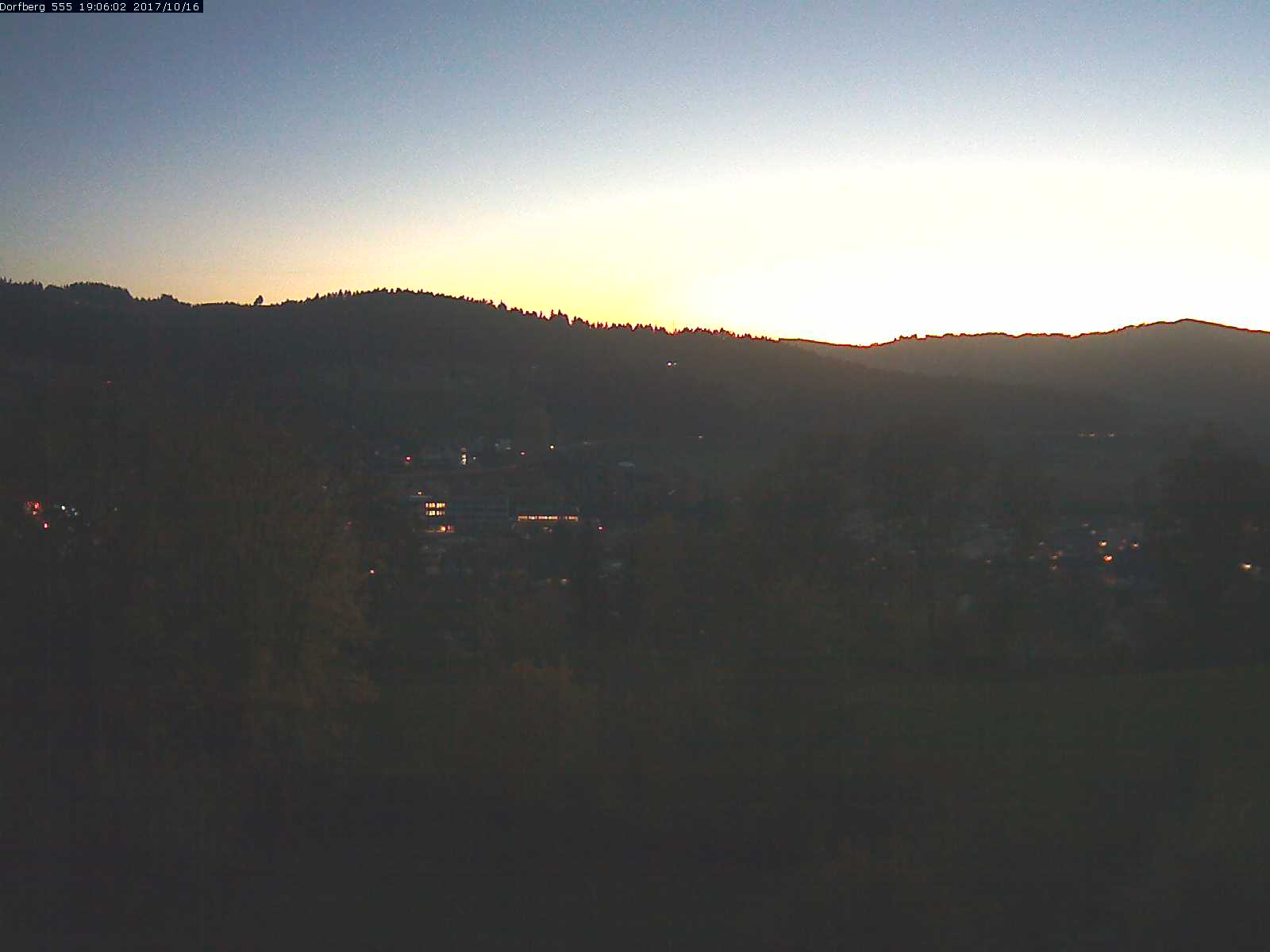 Webcam-Bild: Aussicht vom Dorfberg in Langnau 20171016-190602