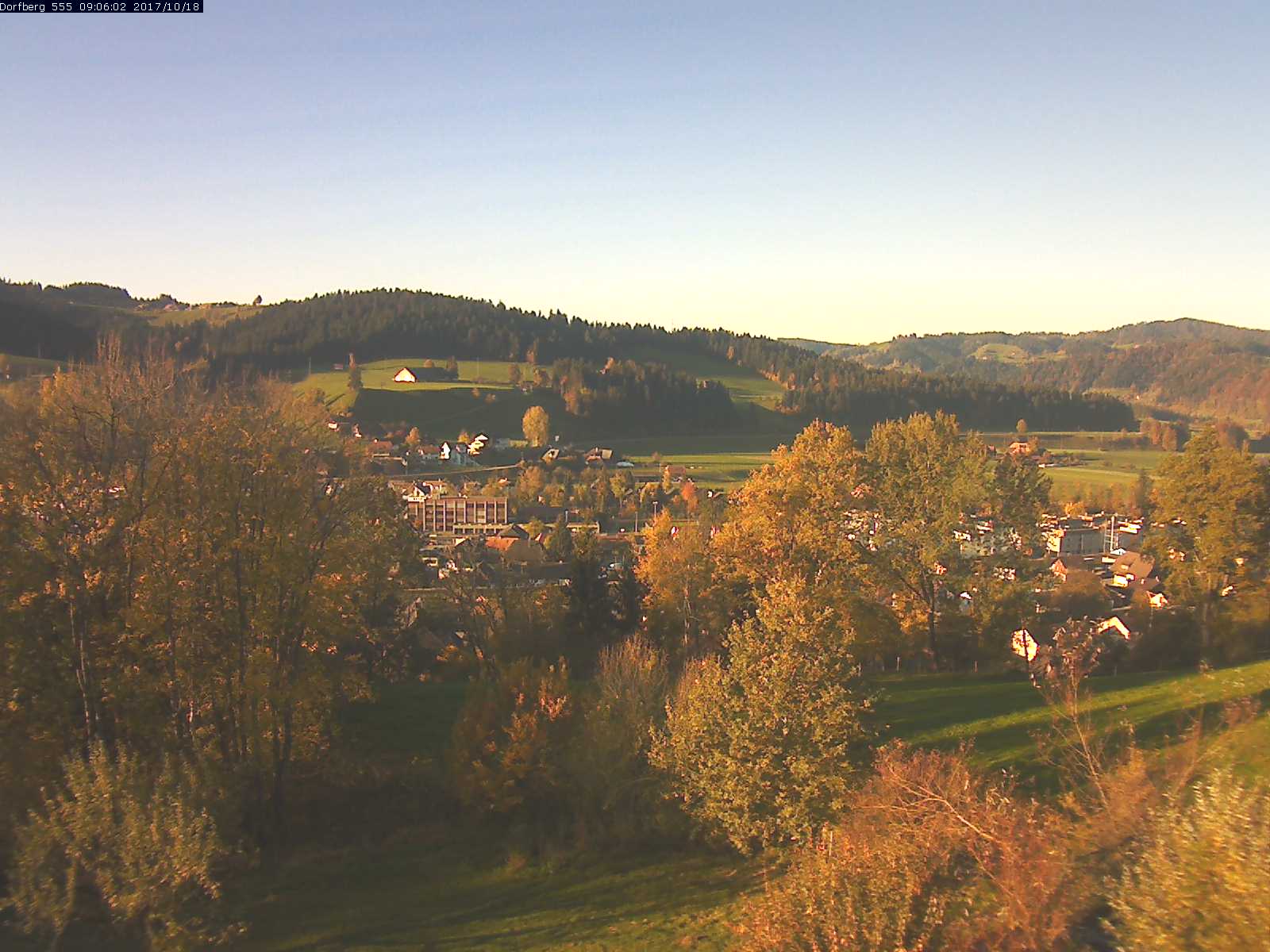 Webcam-Bild: Aussicht vom Dorfberg in Langnau 20171018-090601