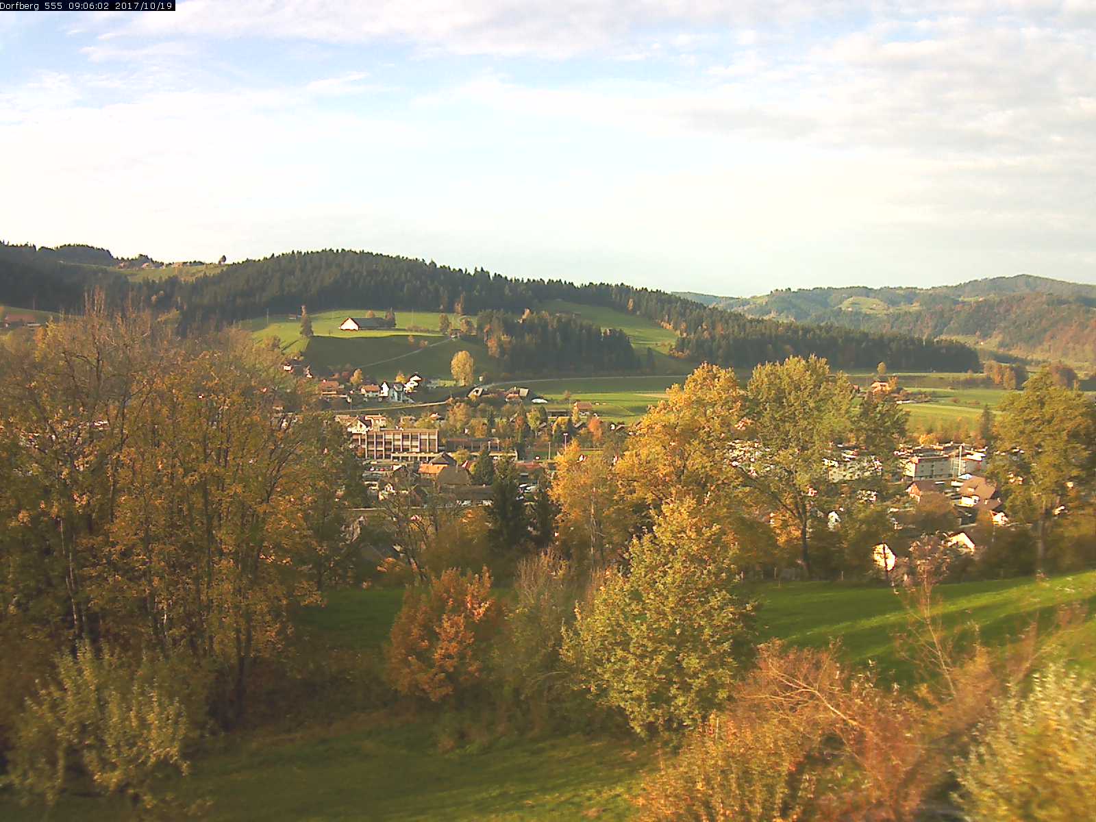 Webcam-Bild: Aussicht vom Dorfberg in Langnau 20171019-090602