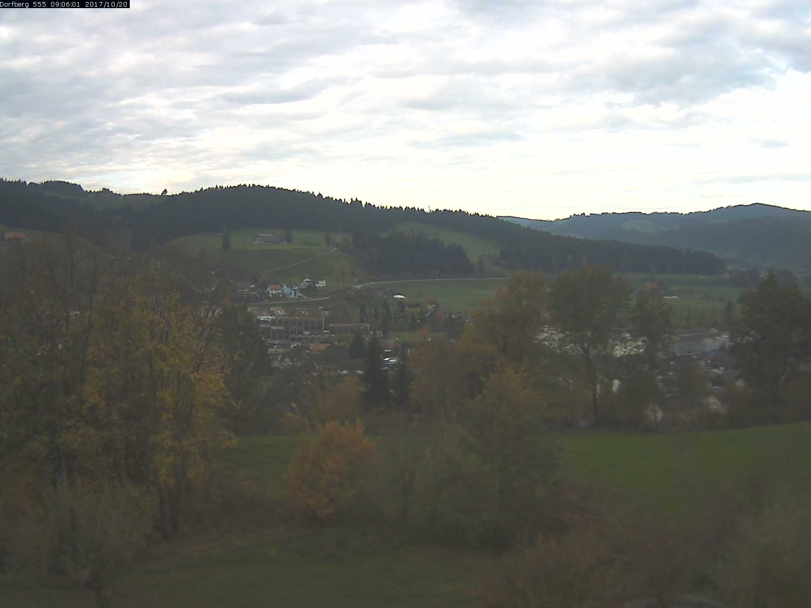 Webcam-Bild: Aussicht vom Dorfberg in Langnau 20171020-090601