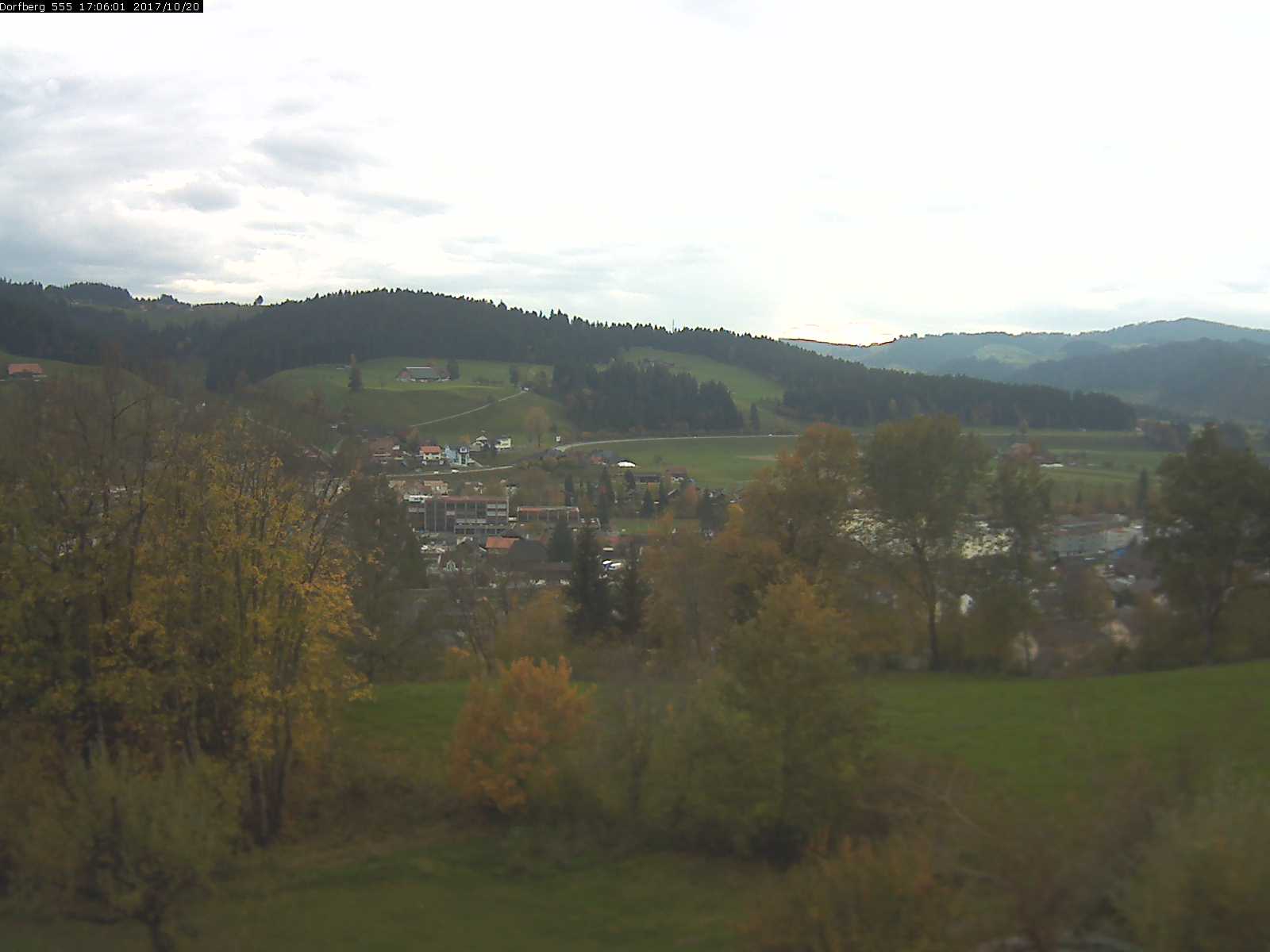 Webcam-Bild: Aussicht vom Dorfberg in Langnau 20171020-170601