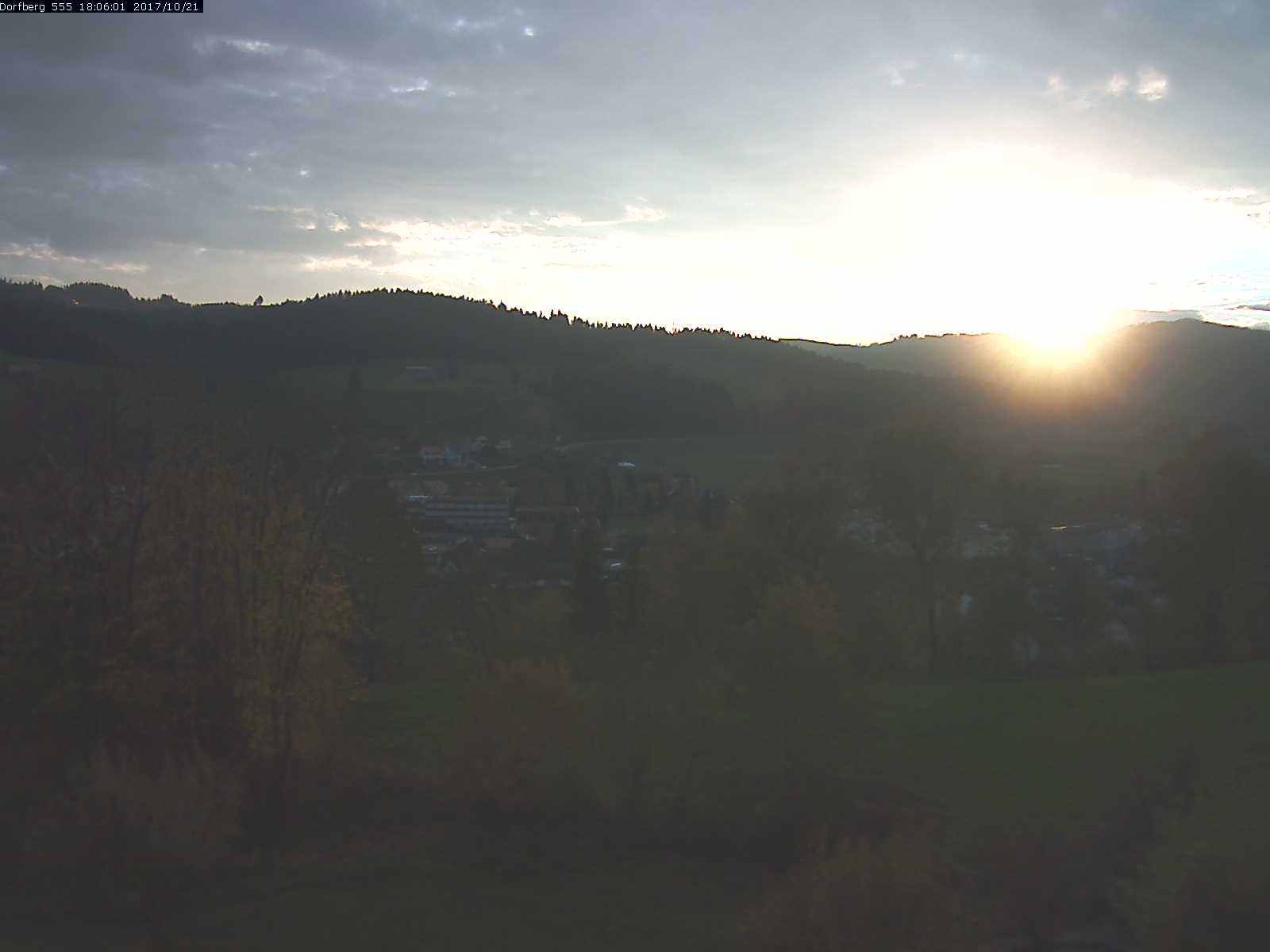 Webcam-Bild: Aussicht vom Dorfberg in Langnau 20171021-180601