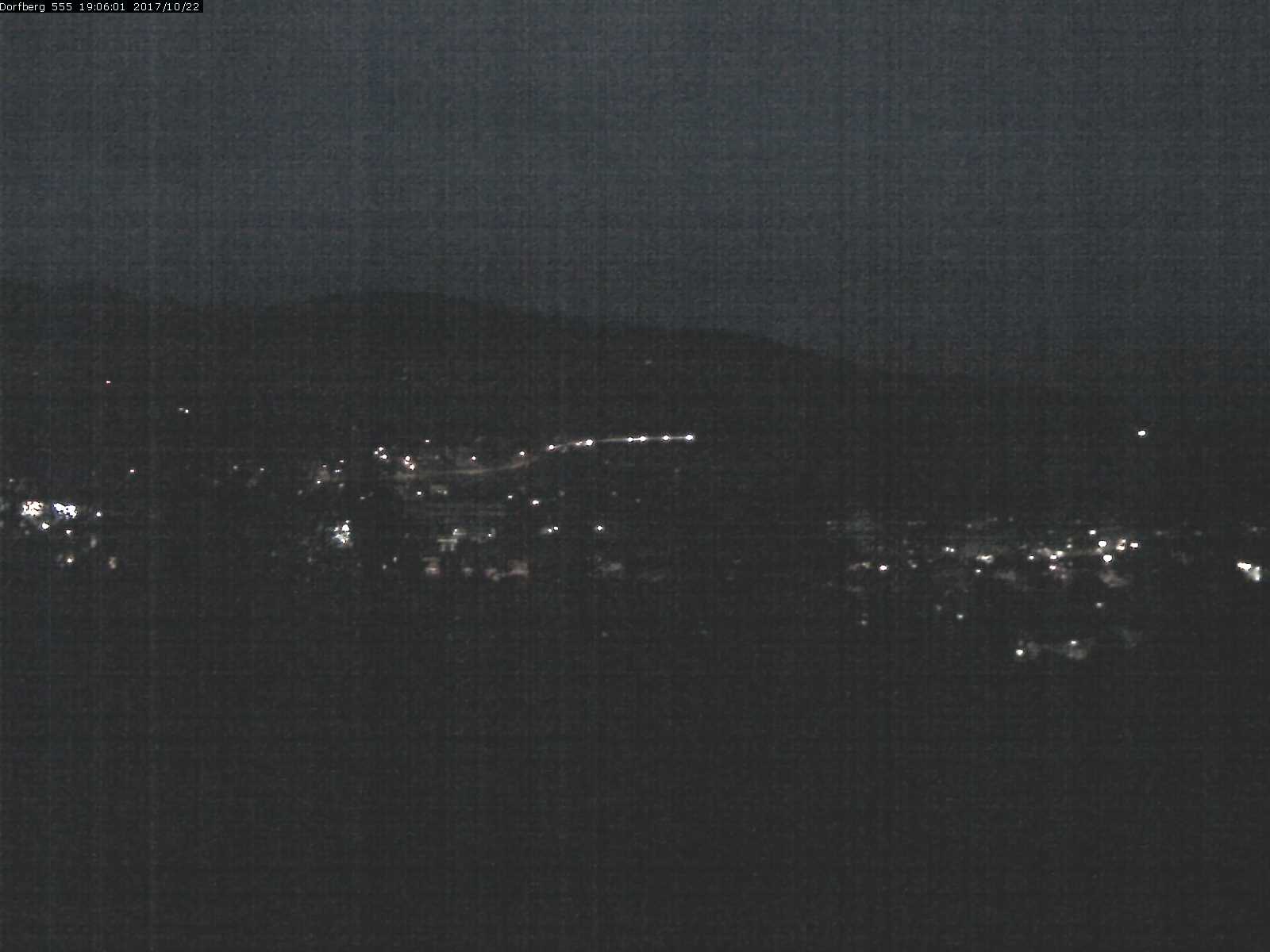Webcam-Bild: Aussicht vom Dorfberg in Langnau 20171022-190601