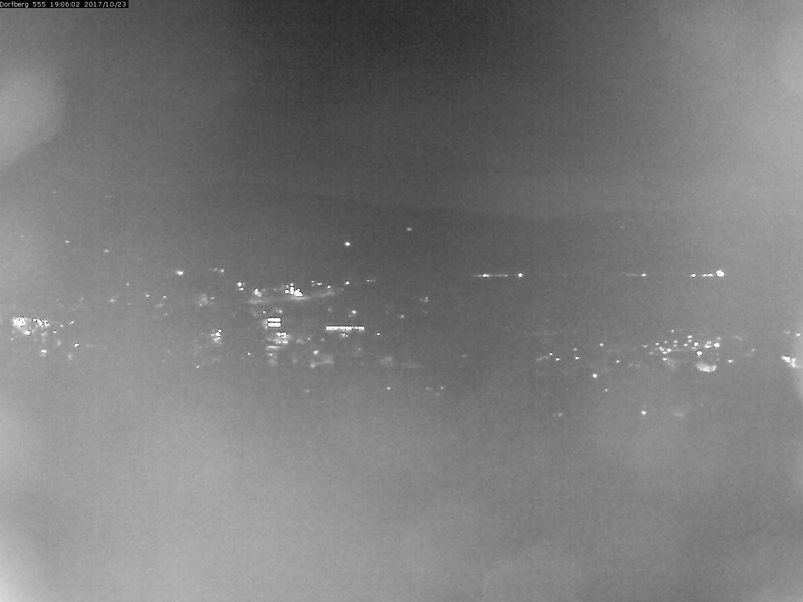 Webcam-Bild: Aussicht vom Dorfberg in Langnau 20171023-190601