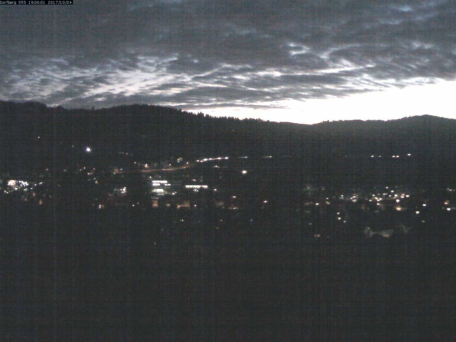 Webcam-Bild: Aussicht vom Dorfberg in Langnau 20171024-190601