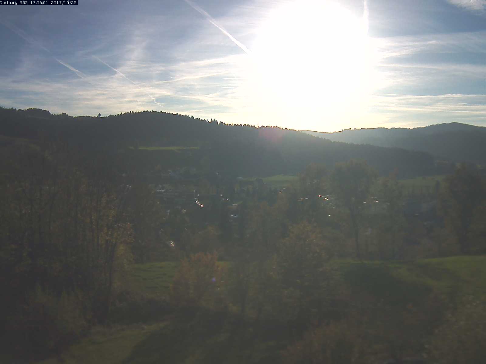 Webcam-Bild: Aussicht vom Dorfberg in Langnau 20171025-170601