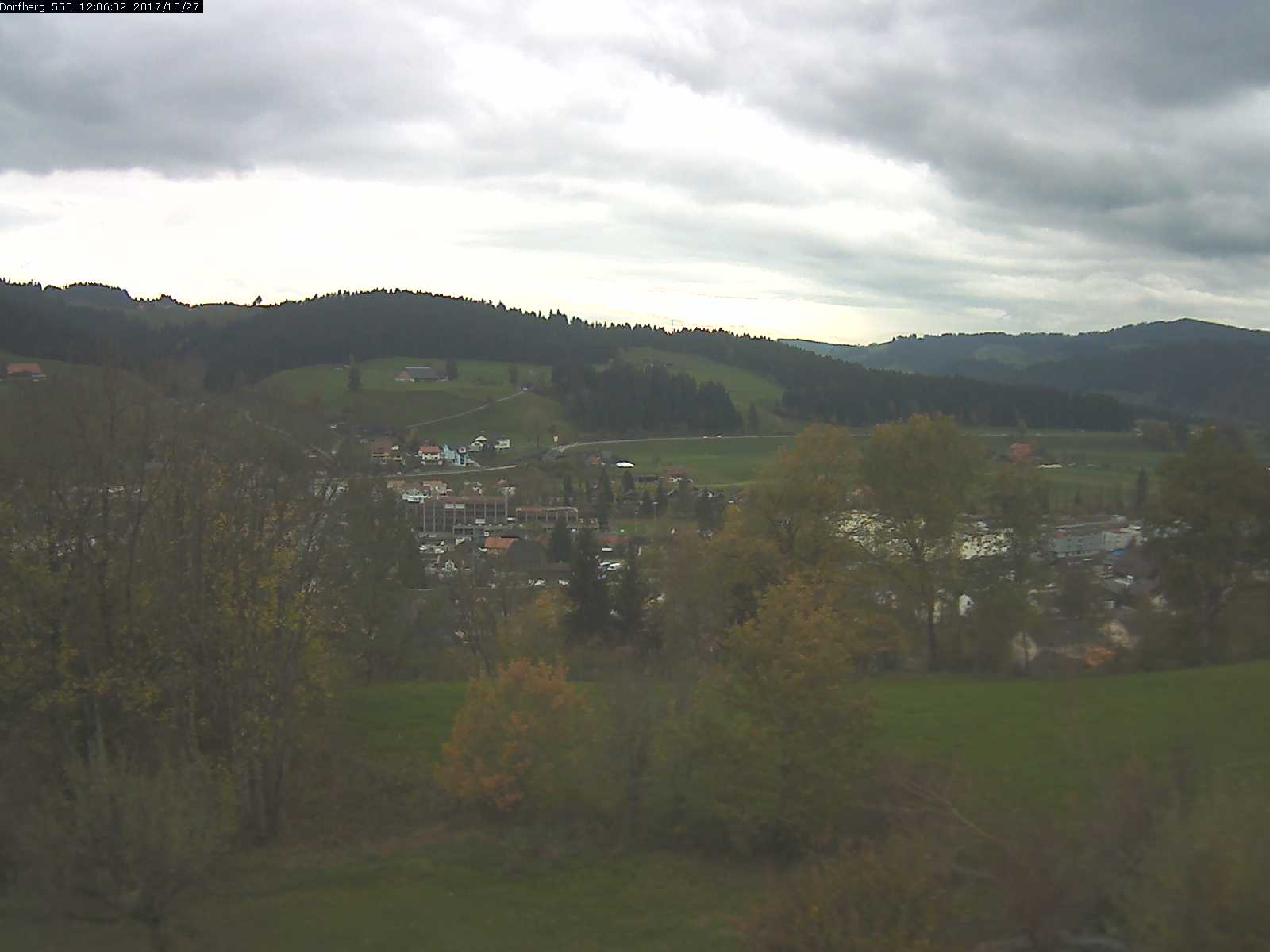 Webcam-Bild: Aussicht vom Dorfberg in Langnau 20171027-120601