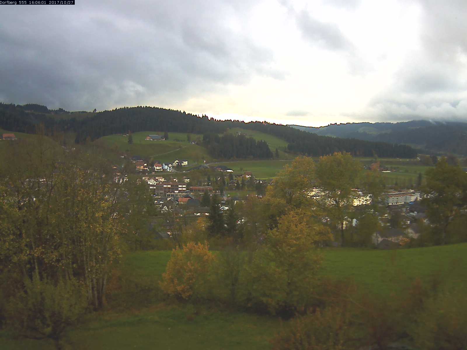 Webcam-Bild: Aussicht vom Dorfberg in Langnau 20171027-160601
