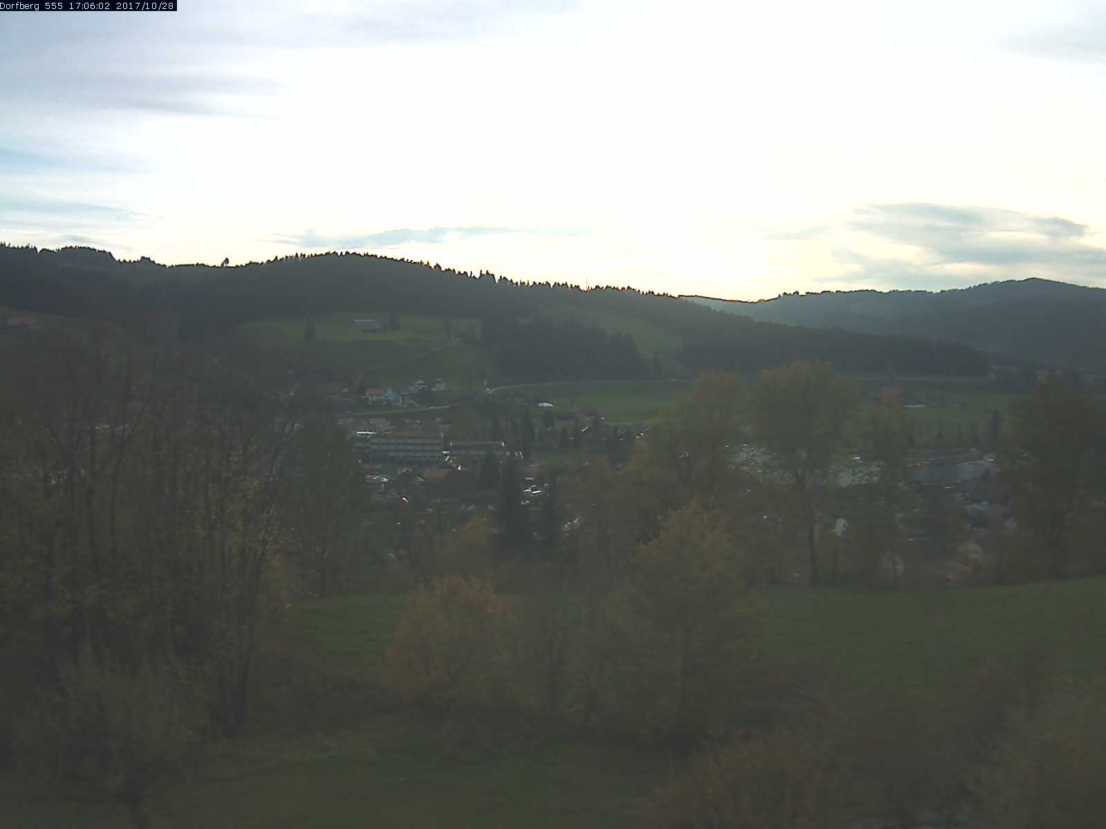 Webcam-Bild: Aussicht vom Dorfberg in Langnau 20171028-170601