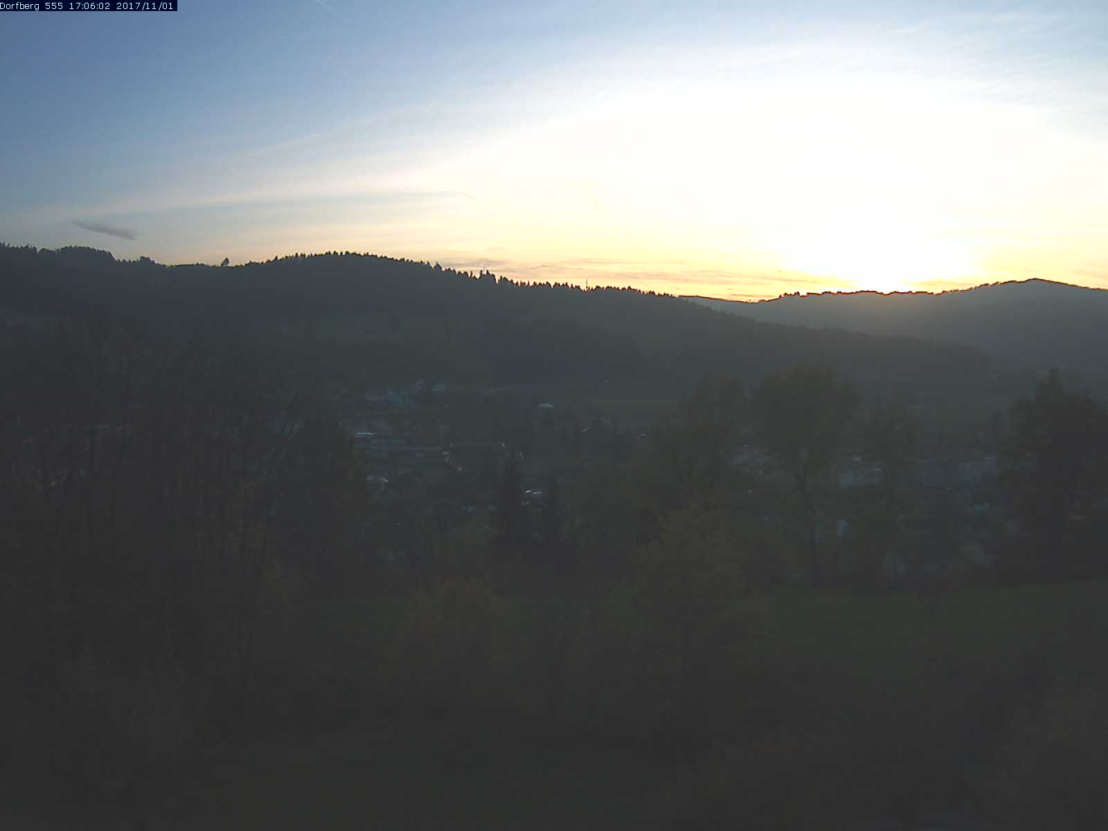 Webcam-Bild: Aussicht vom Dorfberg in Langnau 20171101-170601