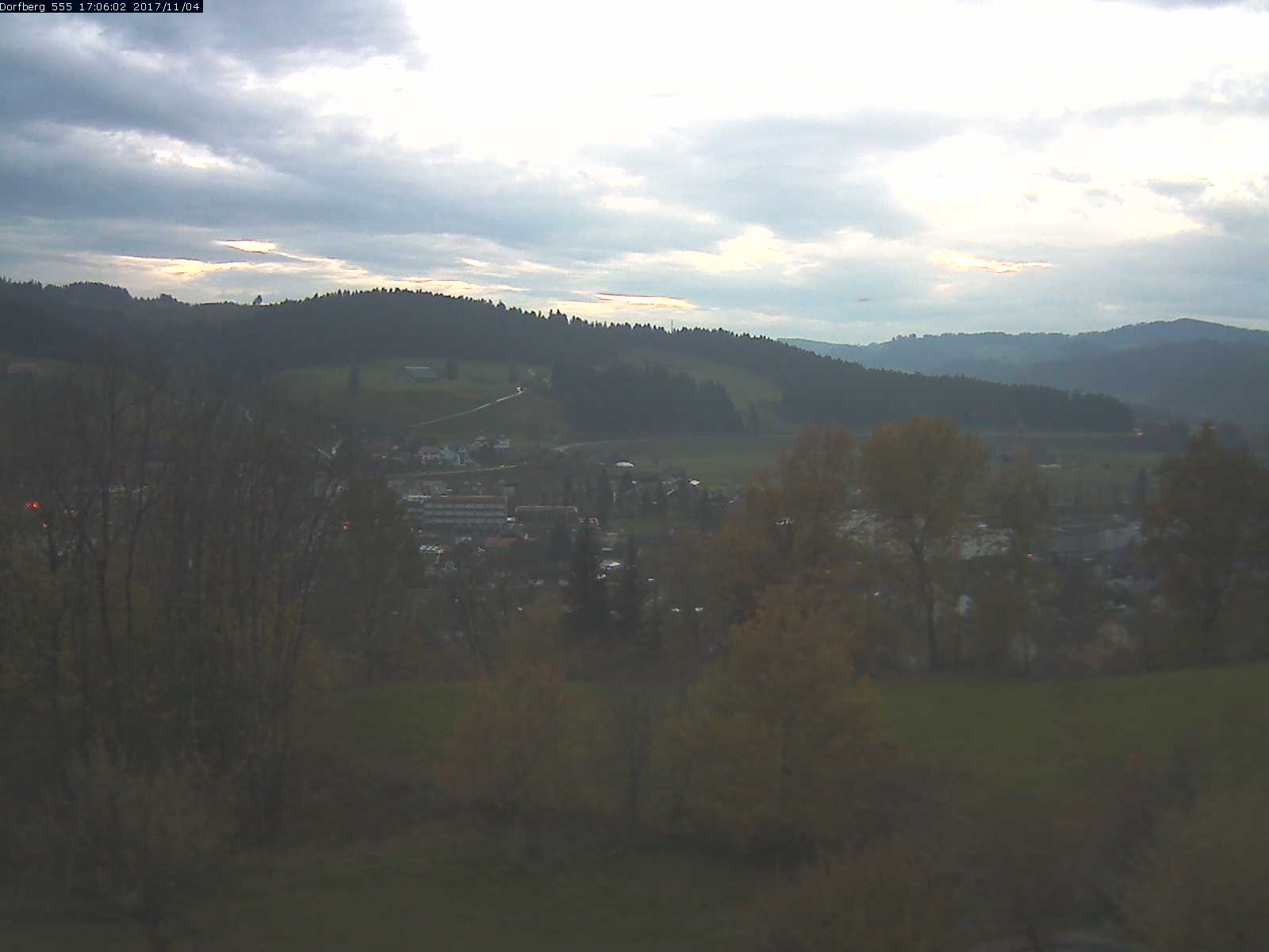 Webcam-Bild: Aussicht vom Dorfberg in Langnau 20171104-170601