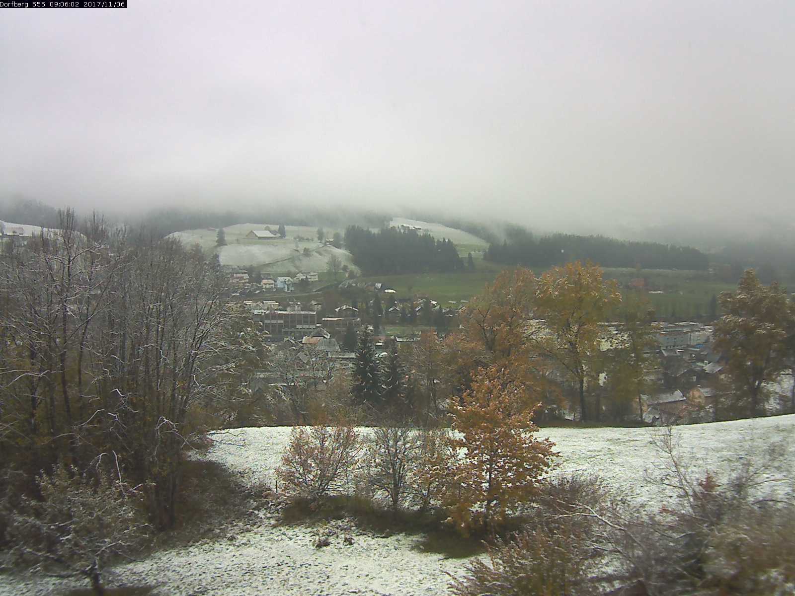 Webcam-Bild: Aussicht vom Dorfberg in Langnau 20171106-090601