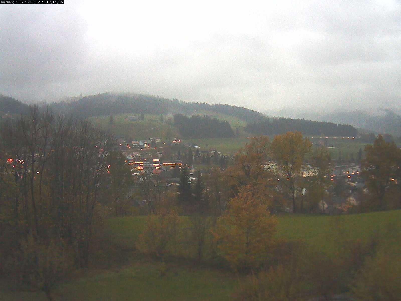 Webcam-Bild: Aussicht vom Dorfberg in Langnau 20171106-170601