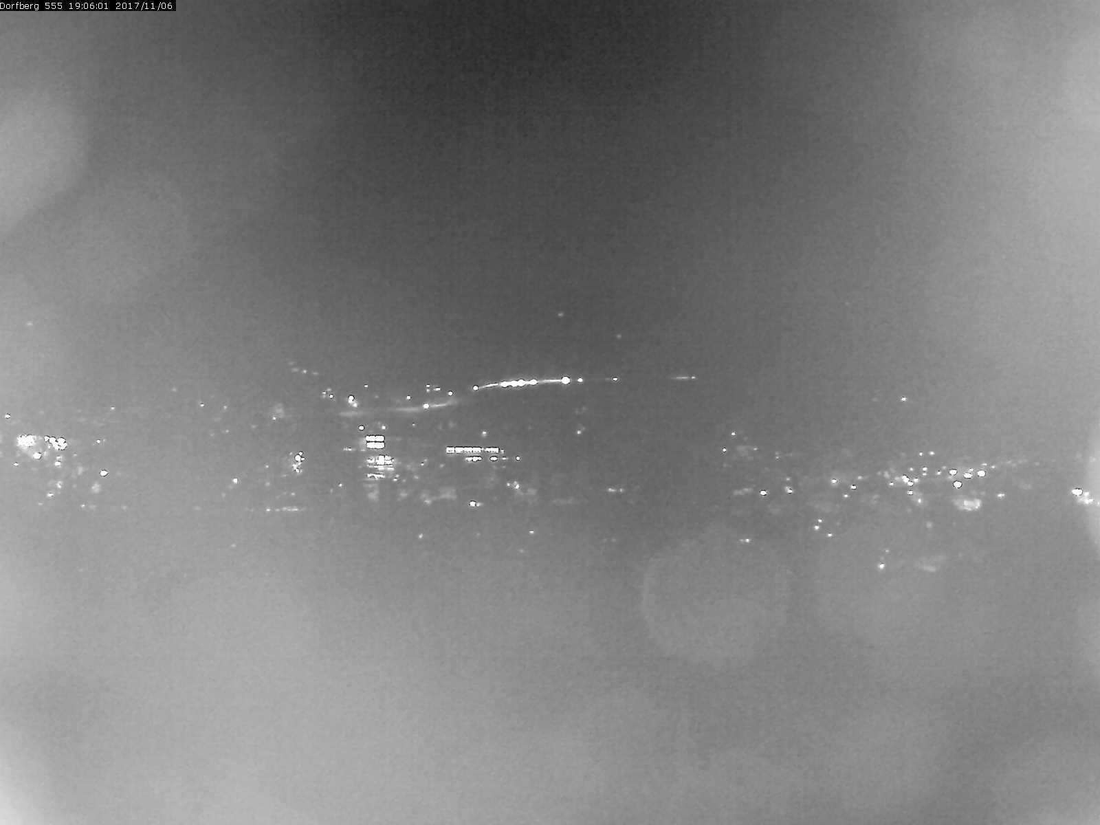 Webcam-Bild: Aussicht vom Dorfberg in Langnau 20171106-190601