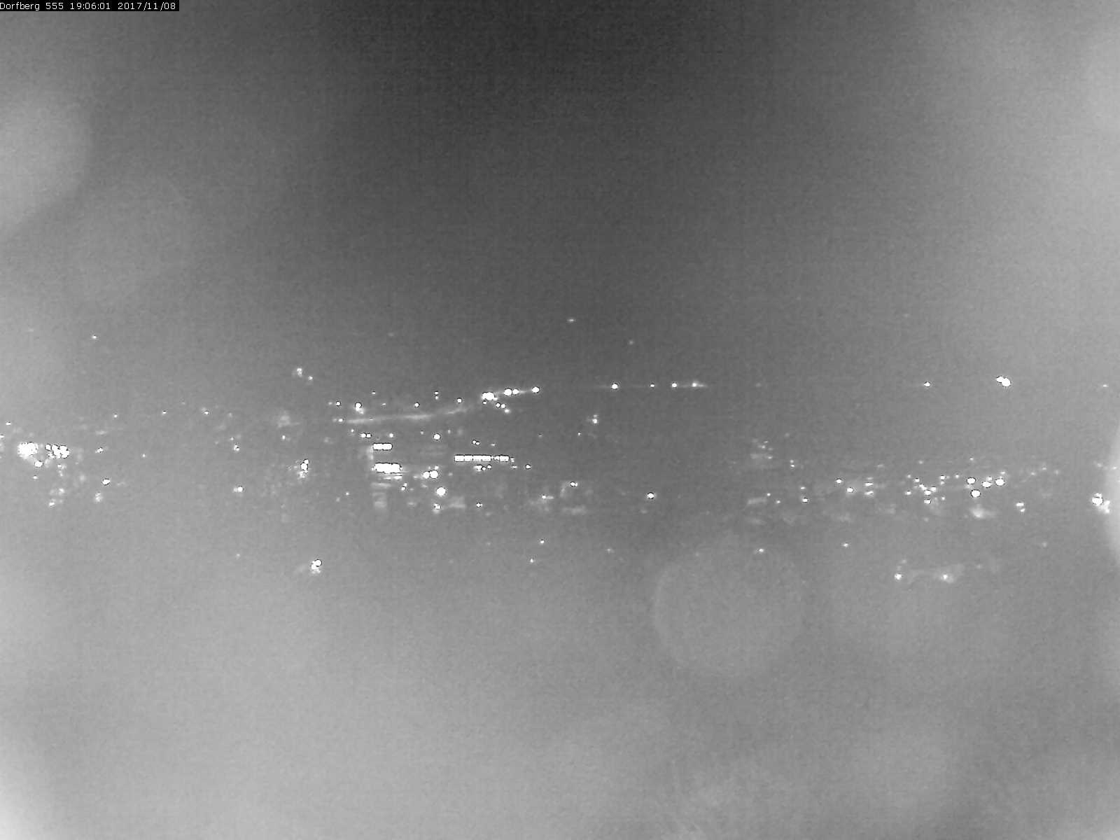 Webcam-Bild: Aussicht vom Dorfberg in Langnau 20171108-190601