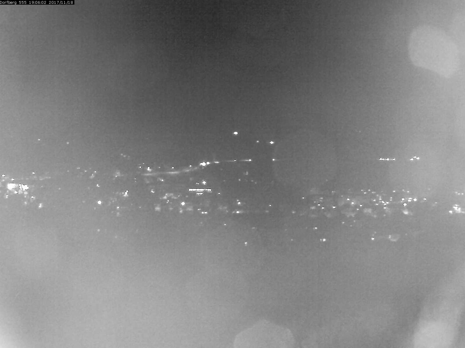 Webcam-Bild: Aussicht vom Dorfberg in Langnau 20171118-190601