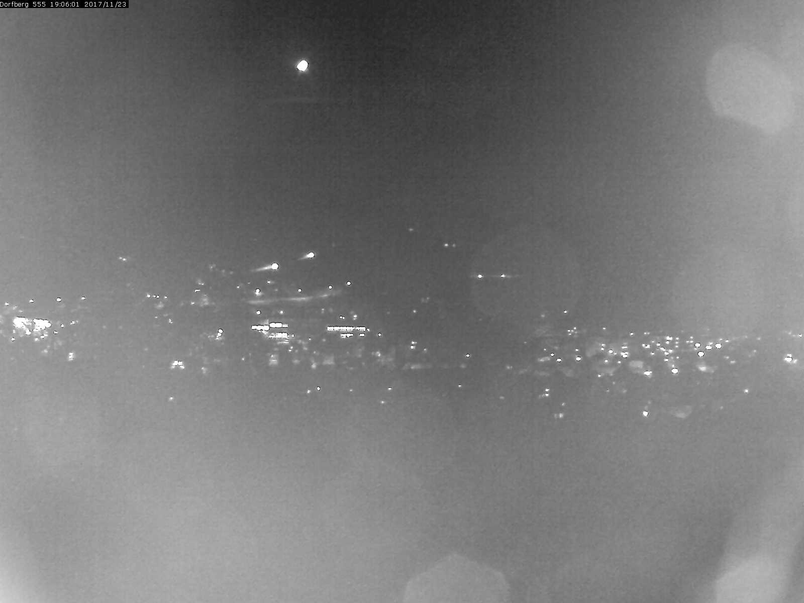 Webcam-Bild: Aussicht vom Dorfberg in Langnau 20171123-190601