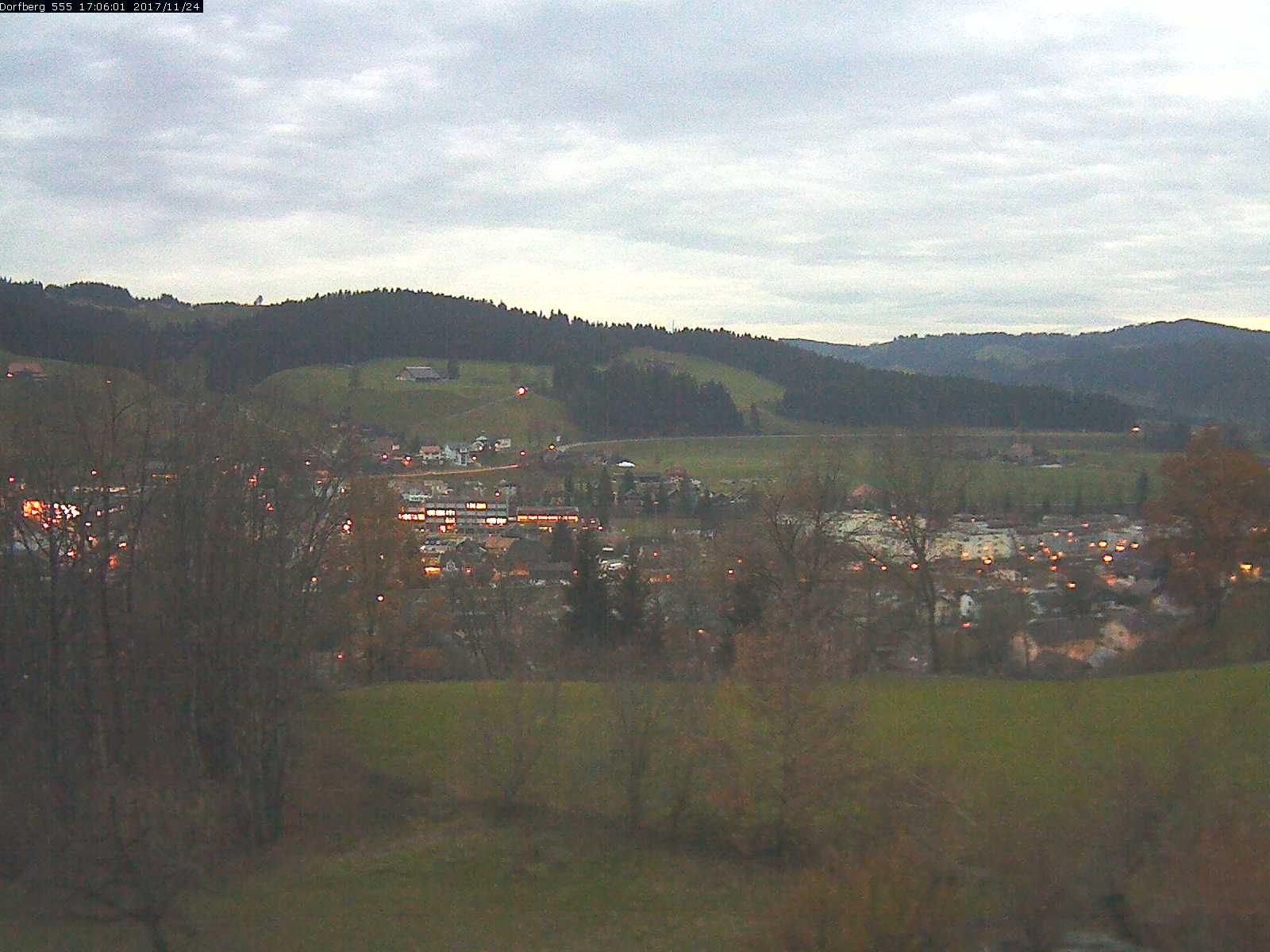 Webcam-Bild: Aussicht vom Dorfberg in Langnau 20171124-170601