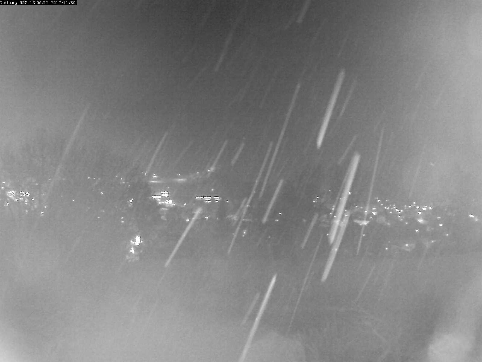 Webcam-Bild: Aussicht vom Dorfberg in Langnau 20171130-190601