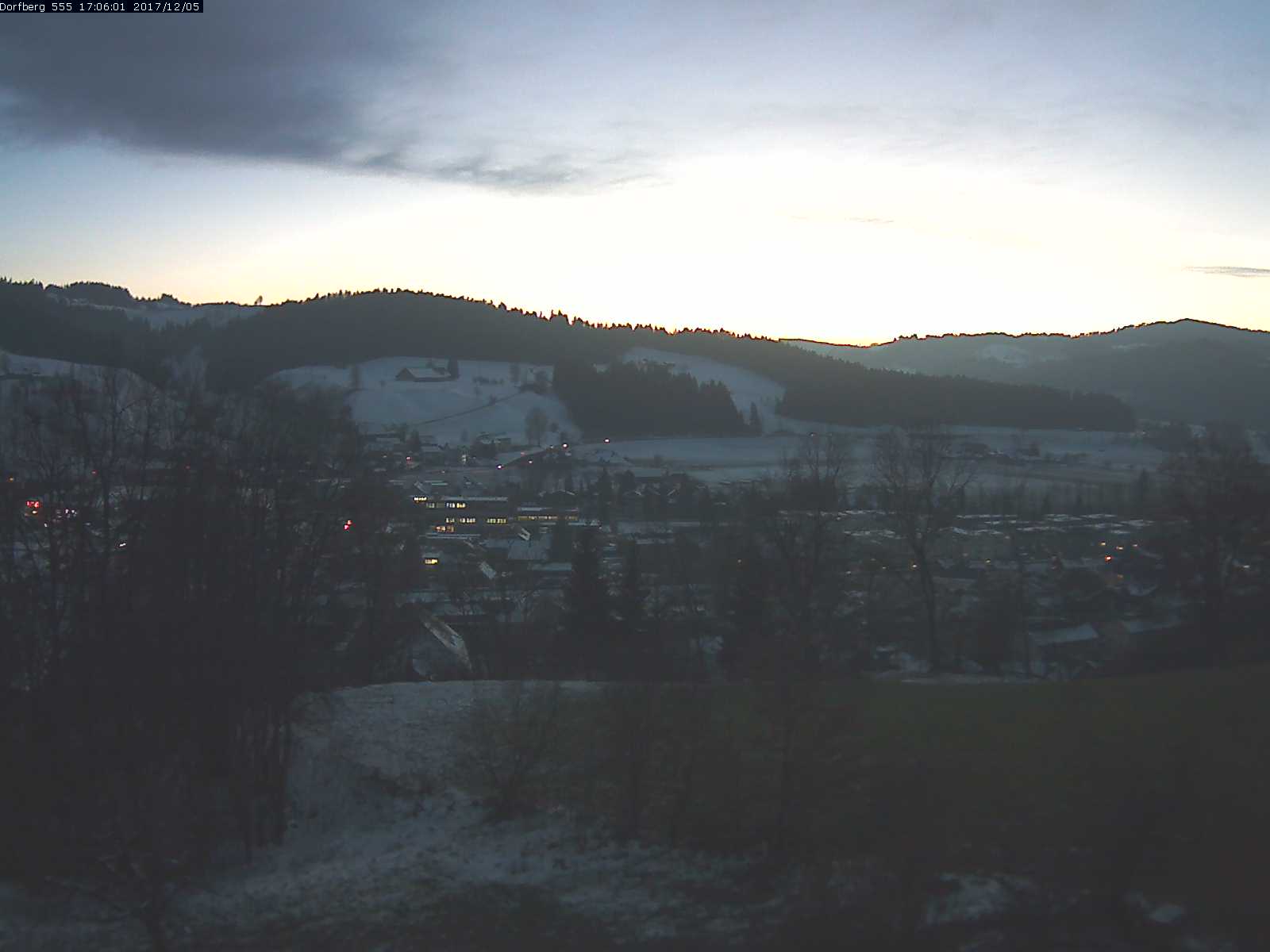 Webcam-Bild: Aussicht vom Dorfberg in Langnau 20171205-170601