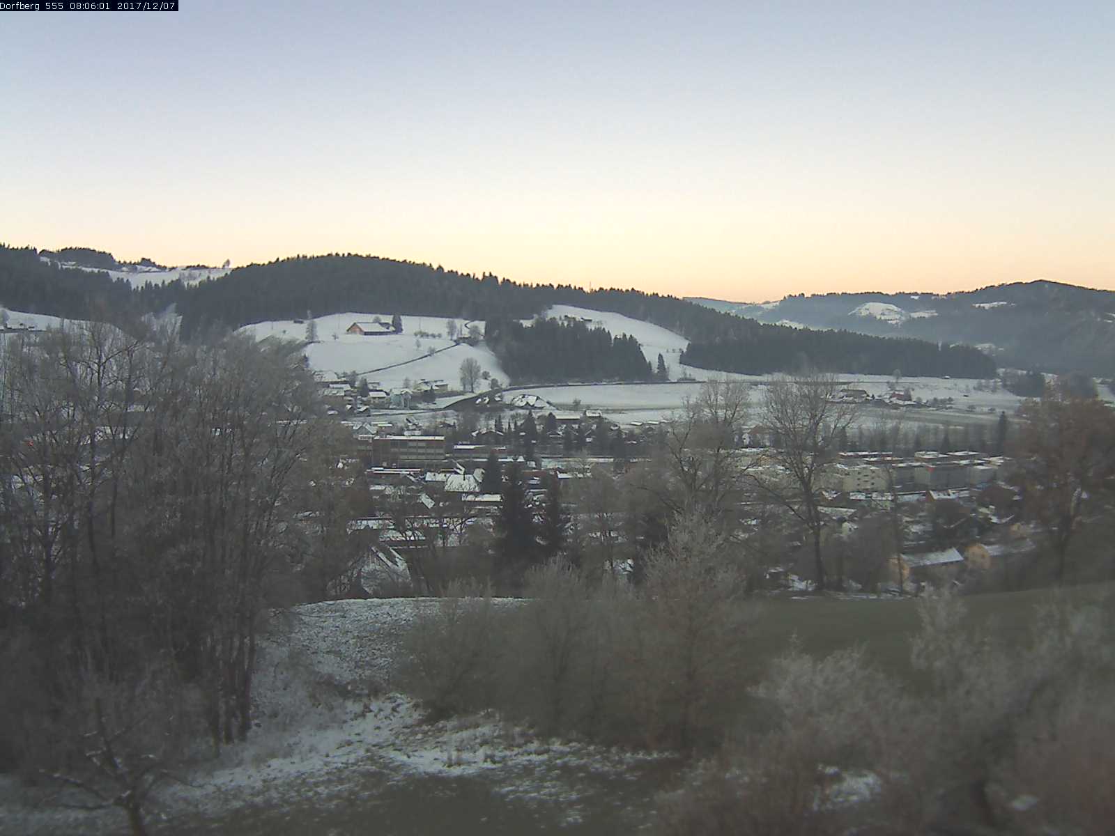 Webcam-Bild: Aussicht vom Dorfberg in Langnau 20171207-080601