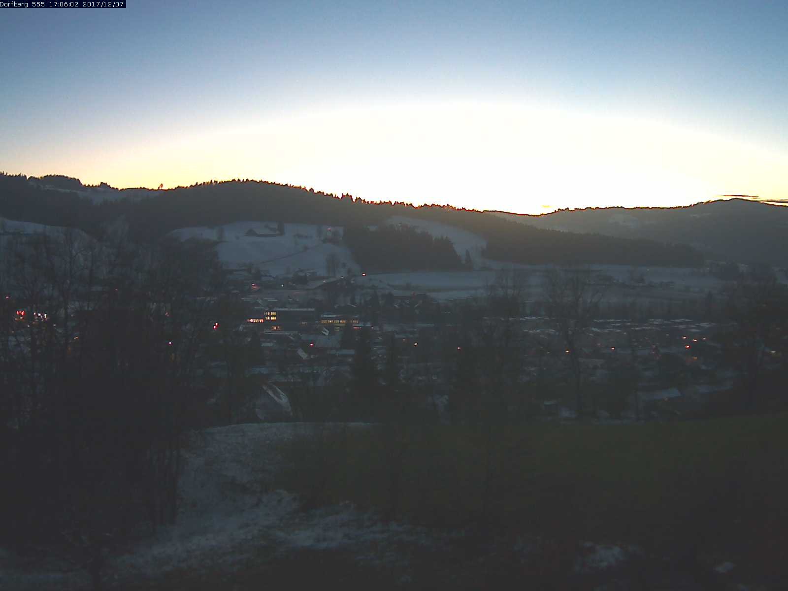 Webcam-Bild: Aussicht vom Dorfberg in Langnau 20171207-170601