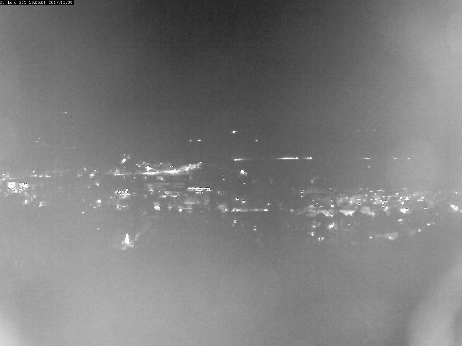 Webcam-Bild: Aussicht vom Dorfberg in Langnau 20171209-190601