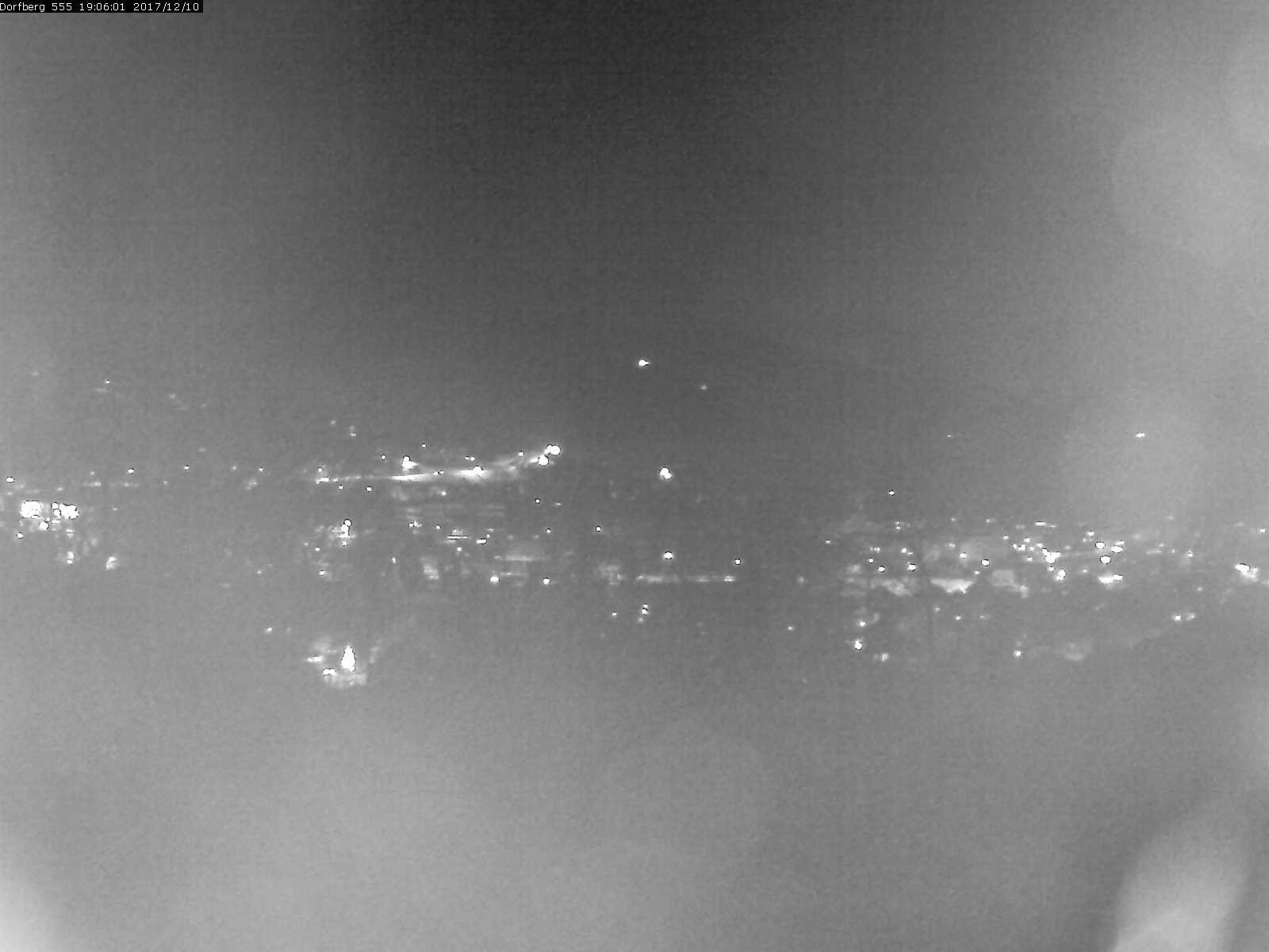 Webcam-Bild: Aussicht vom Dorfberg in Langnau 20171210-190601