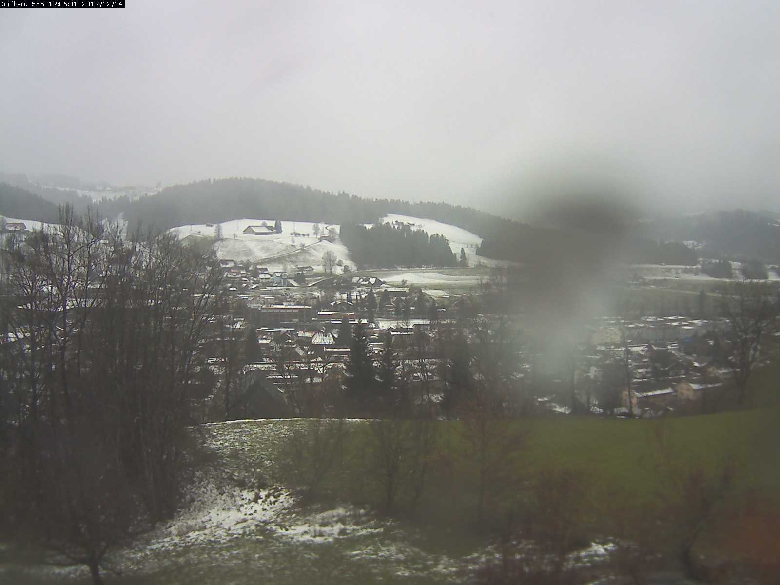 Webcam-Bild: Aussicht vom Dorfberg in Langnau 20171214-120601