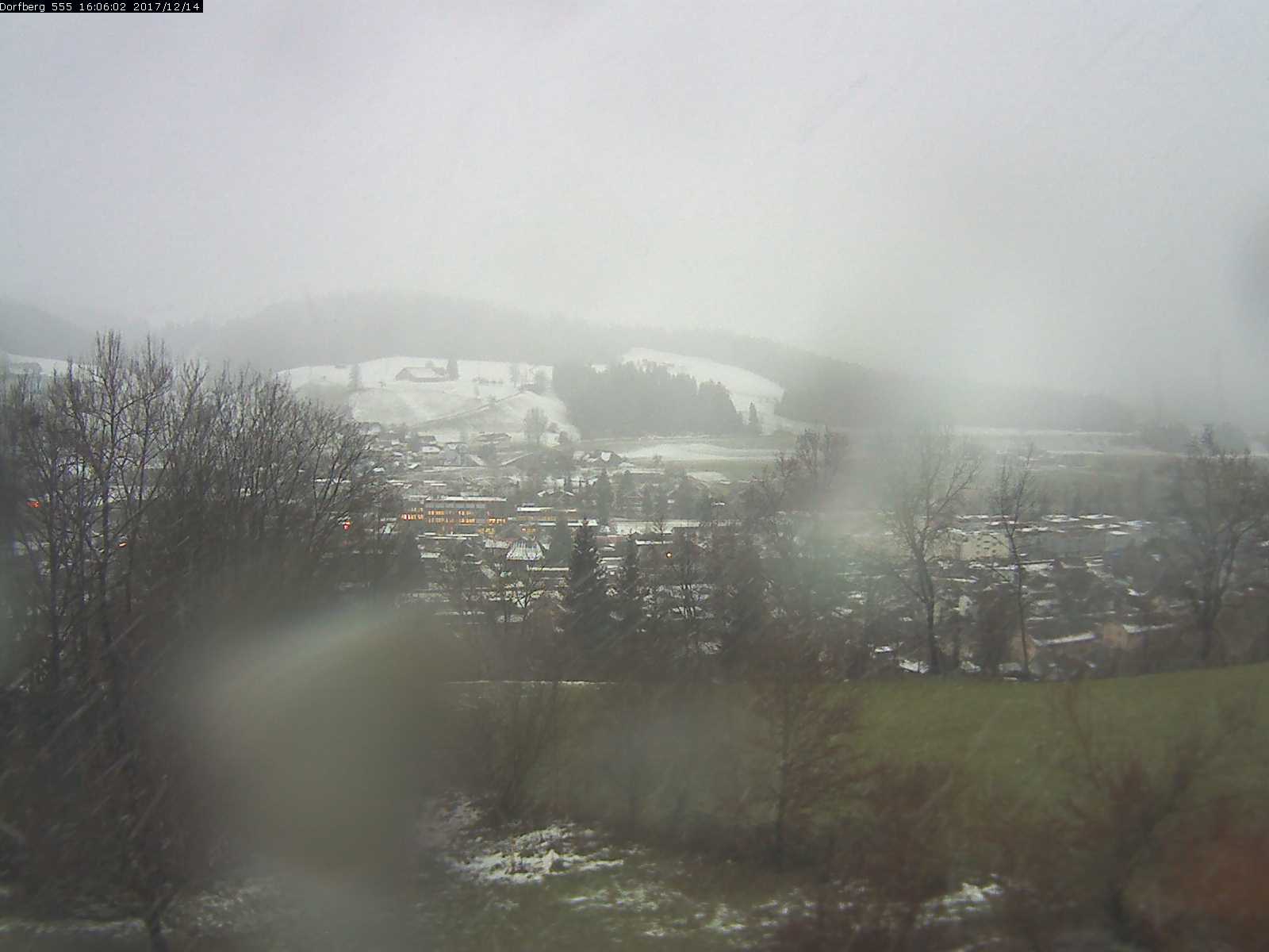 Webcam-Bild: Aussicht vom Dorfberg in Langnau 20171214-160601
