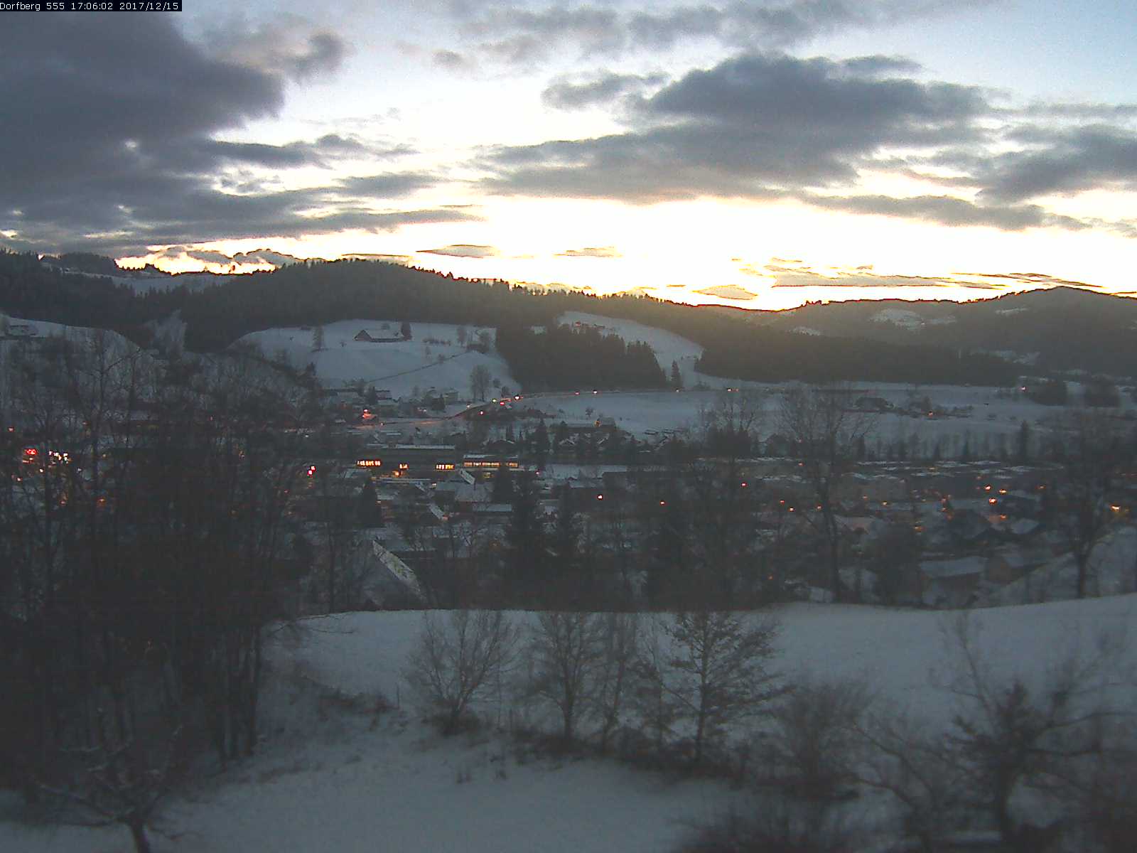 Webcam-Bild: Aussicht vom Dorfberg in Langnau 20171215-170601