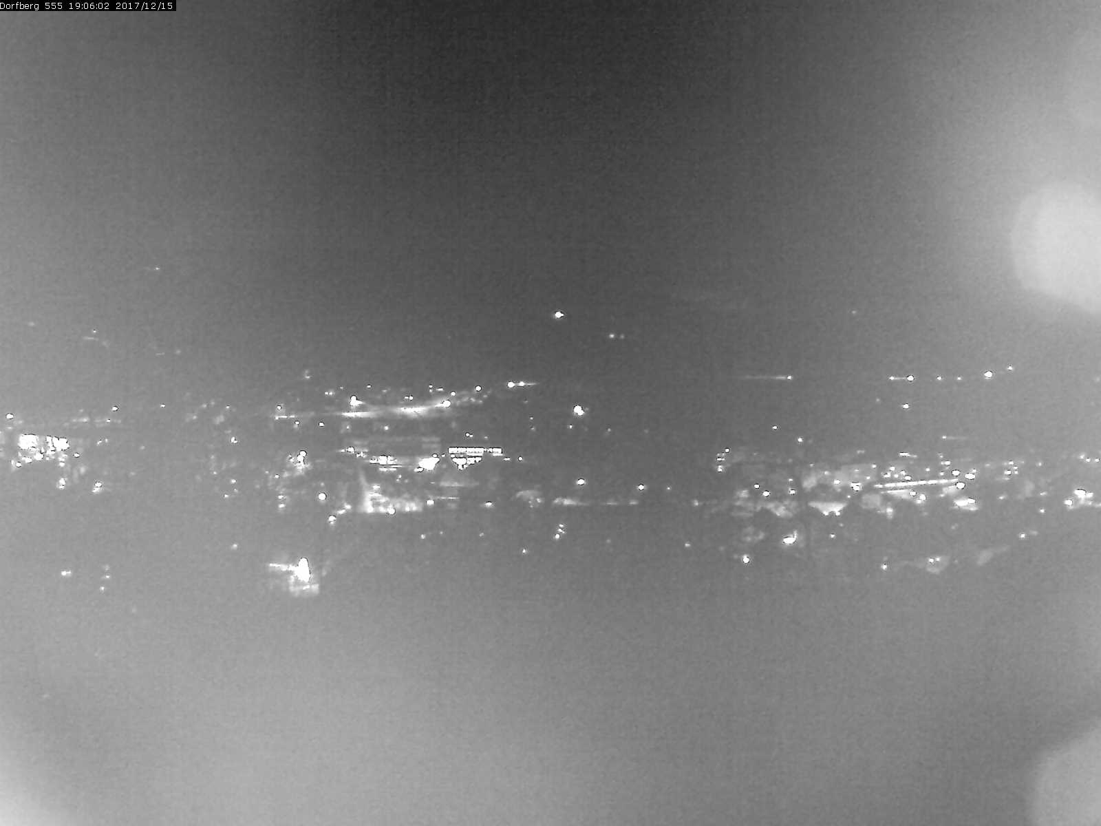 Webcam-Bild: Aussicht vom Dorfberg in Langnau 20171215-190601