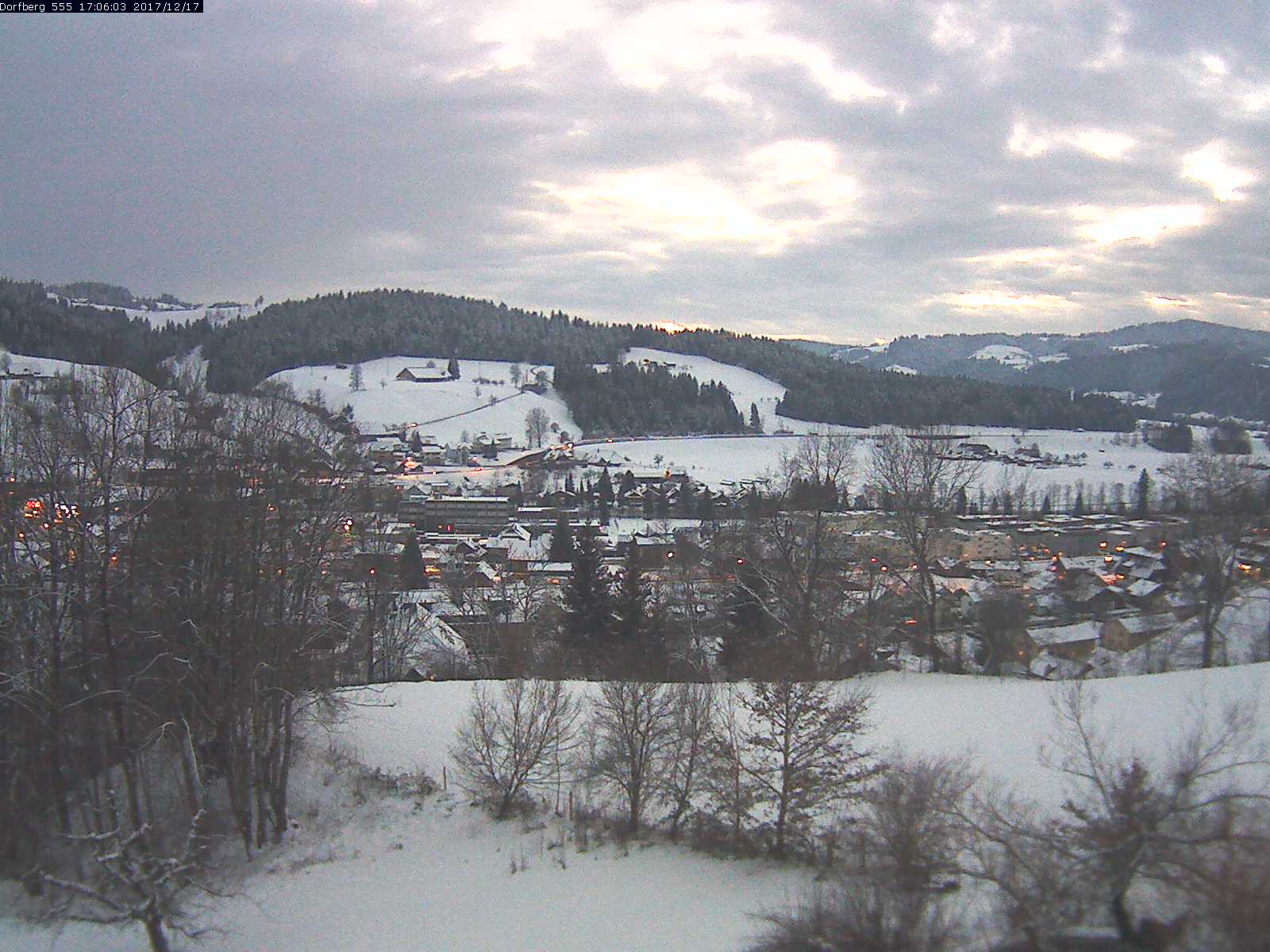Webcam-Bild: Aussicht vom Dorfberg in Langnau 20171217-170601