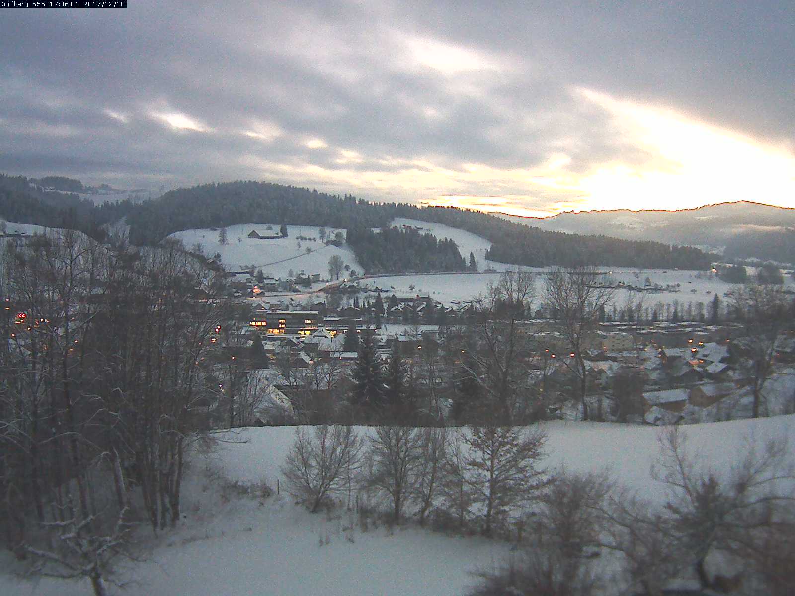 Webcam-Bild: Aussicht vom Dorfberg in Langnau 20171218-170601