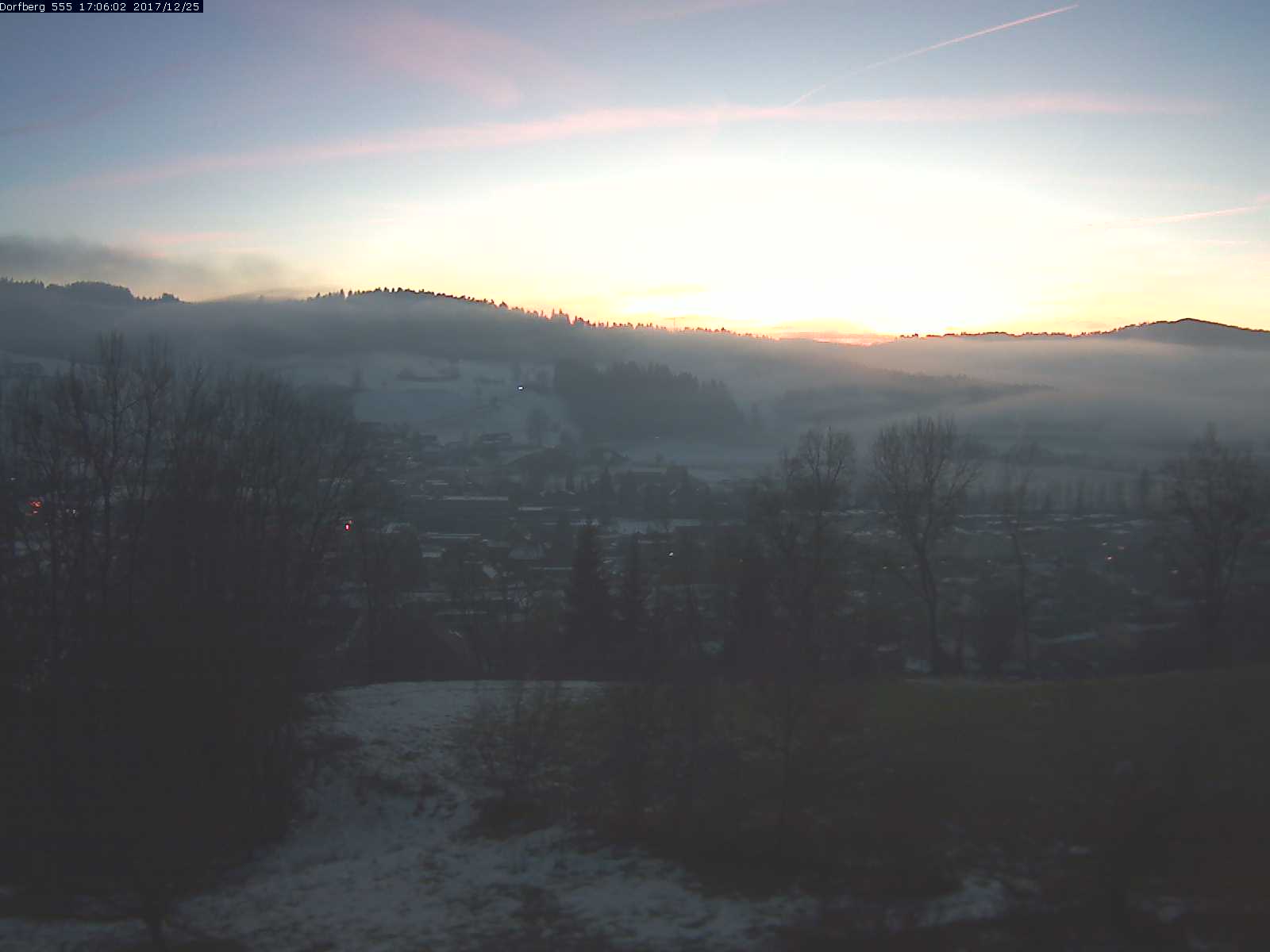 Webcam-Bild: Aussicht vom Dorfberg in Langnau 20171225-170601