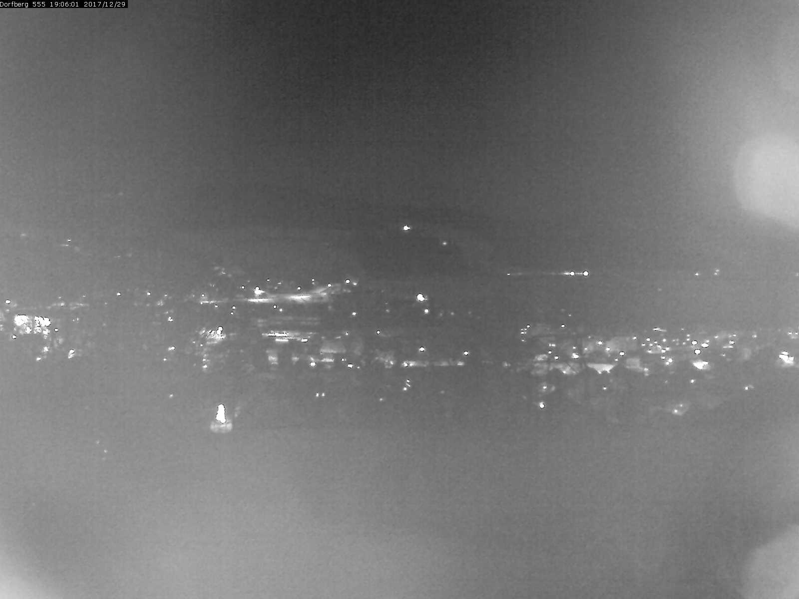 Webcam-Bild: Aussicht vom Dorfberg in Langnau 20171229-190601